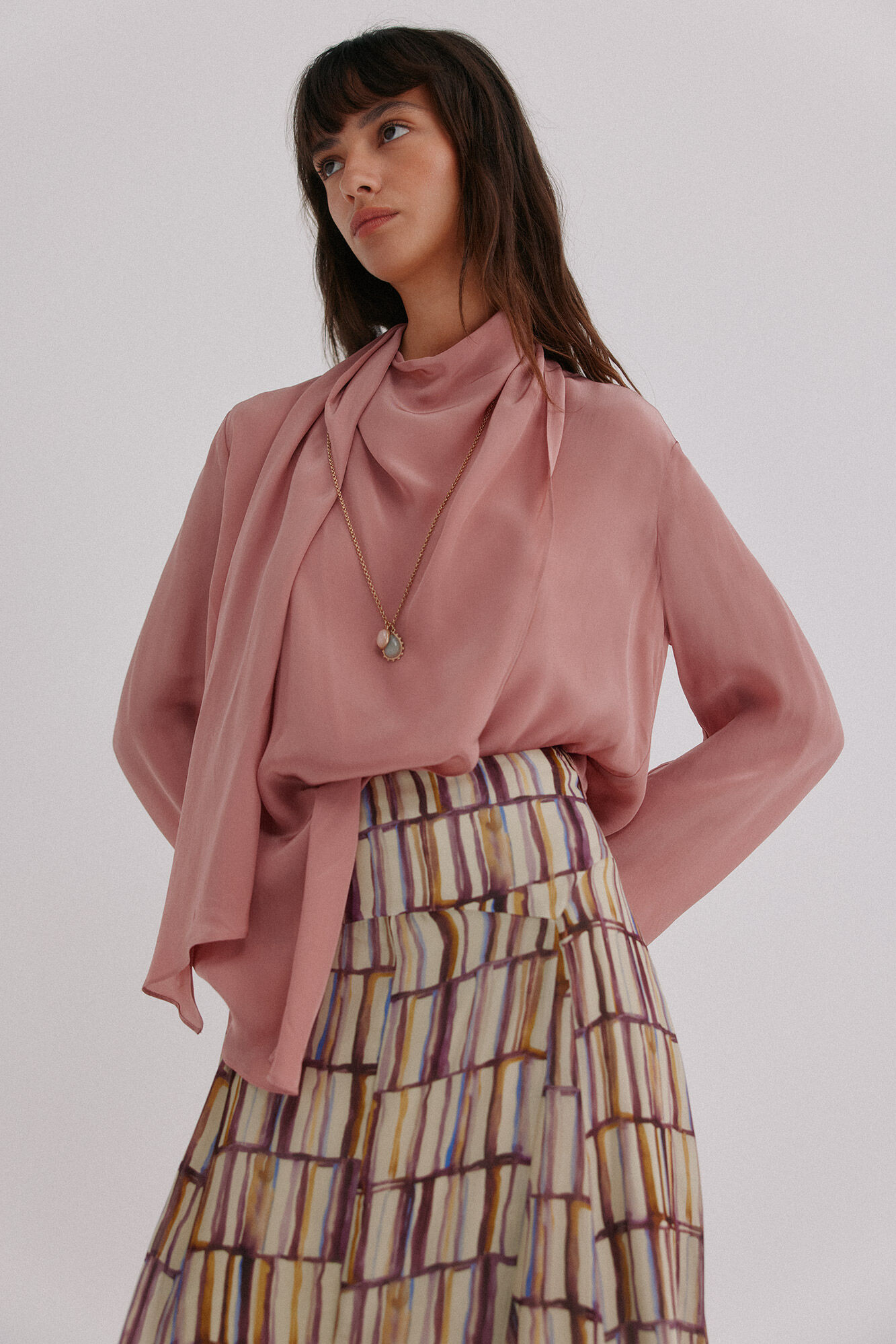 Hoss Intropia Guiada. Blusa con cruce asim&eacute;trico