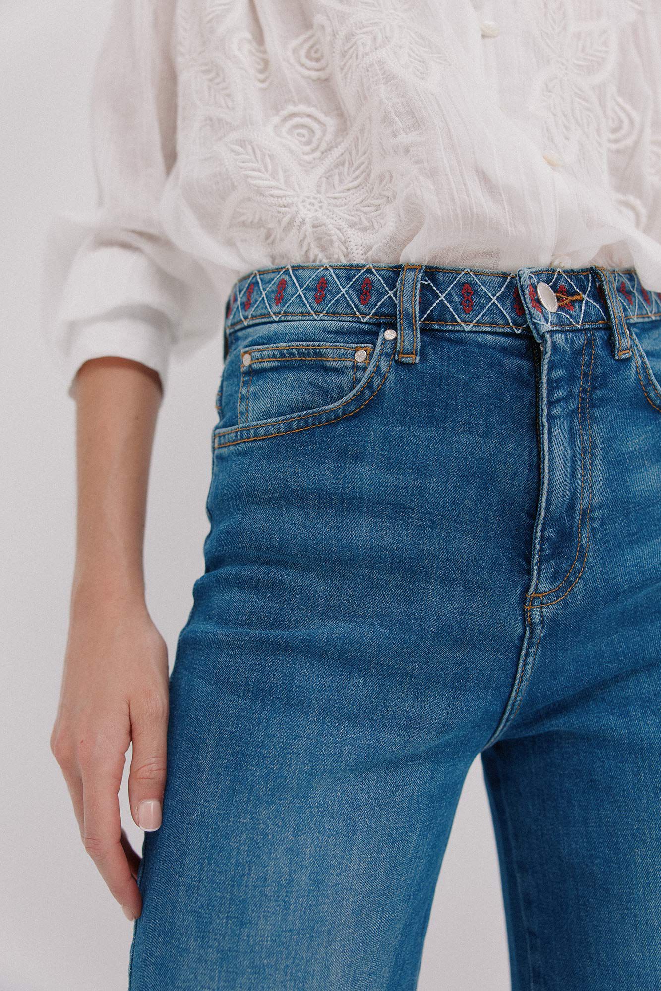 Hoss Intropia B&aacute;rbara. Vaqueros bordados Azul marino