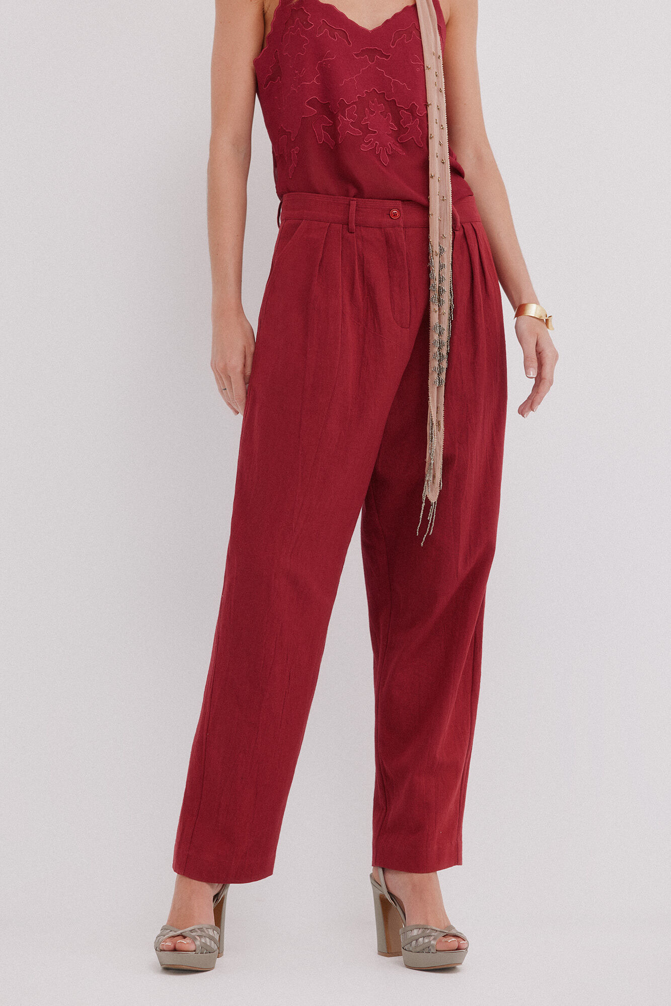 Hoss Intropia Filipa. Cal&ccedil;as plissadas