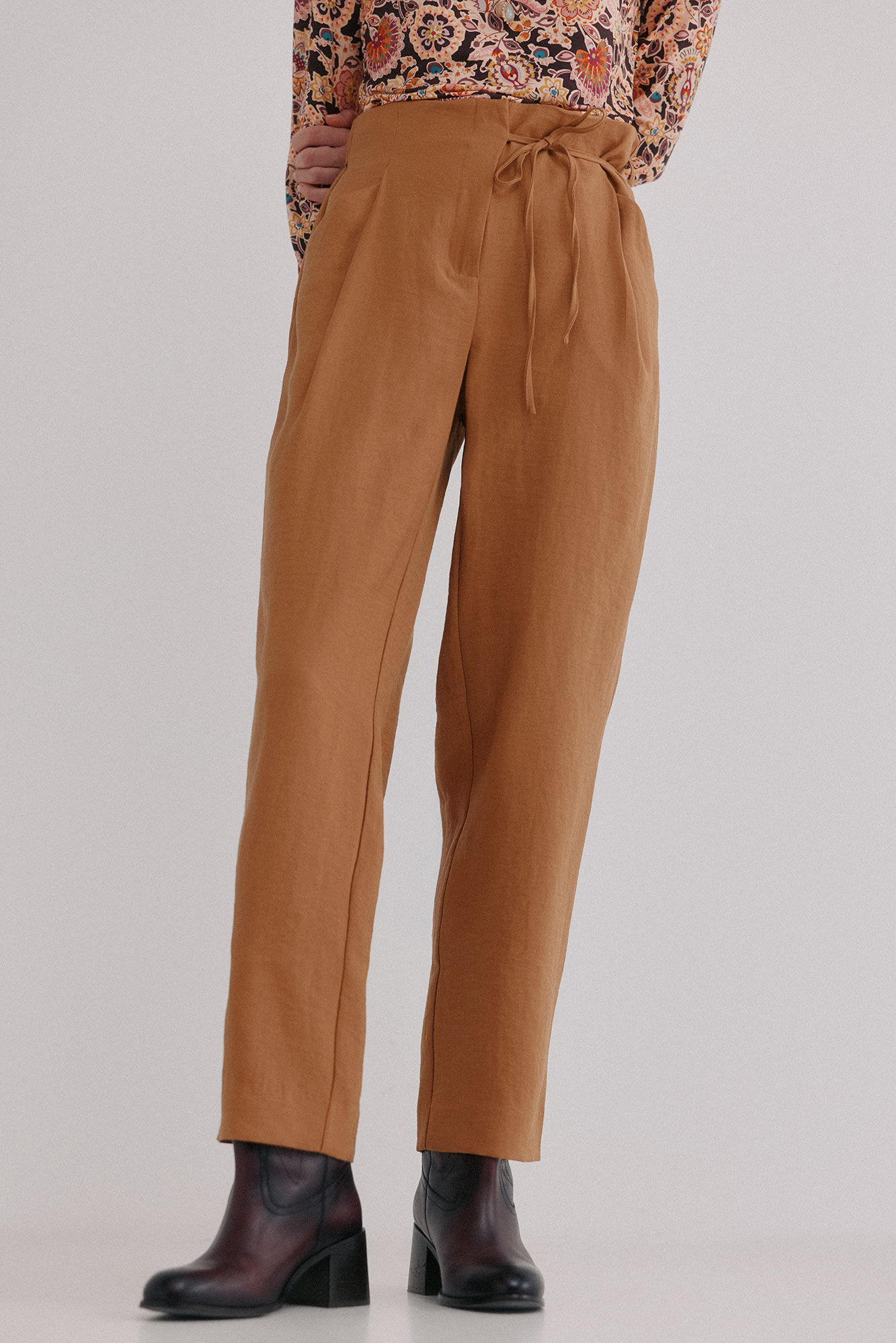 Hoss Intropia Piper. Pantal&oacute;n con lazada