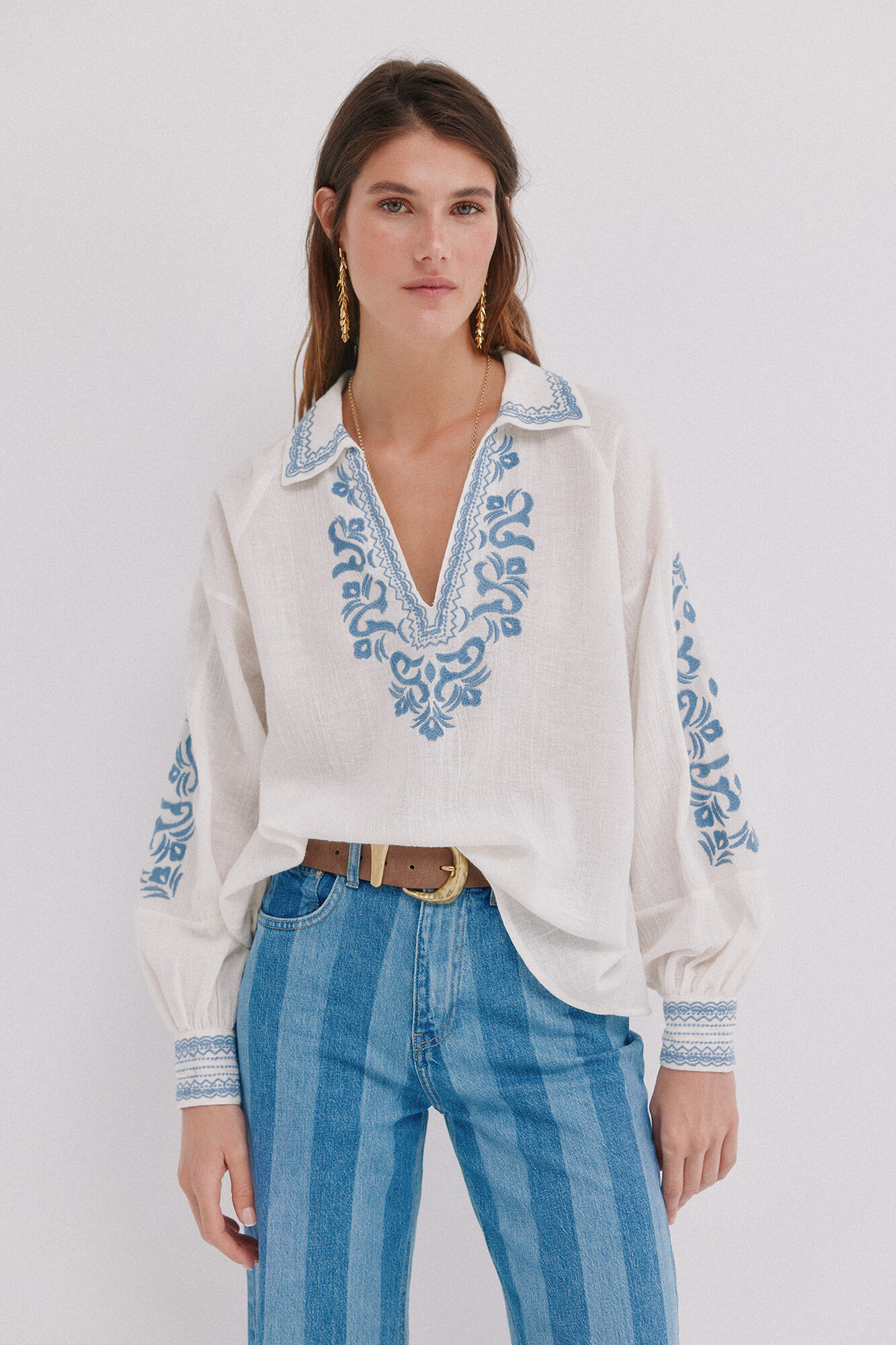 Hoss Intropia Carla. Embroidered blouse Ivory