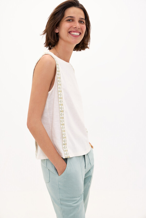 Hoss Intropia Tabina. Embroidered cotton T-shirt Ivory