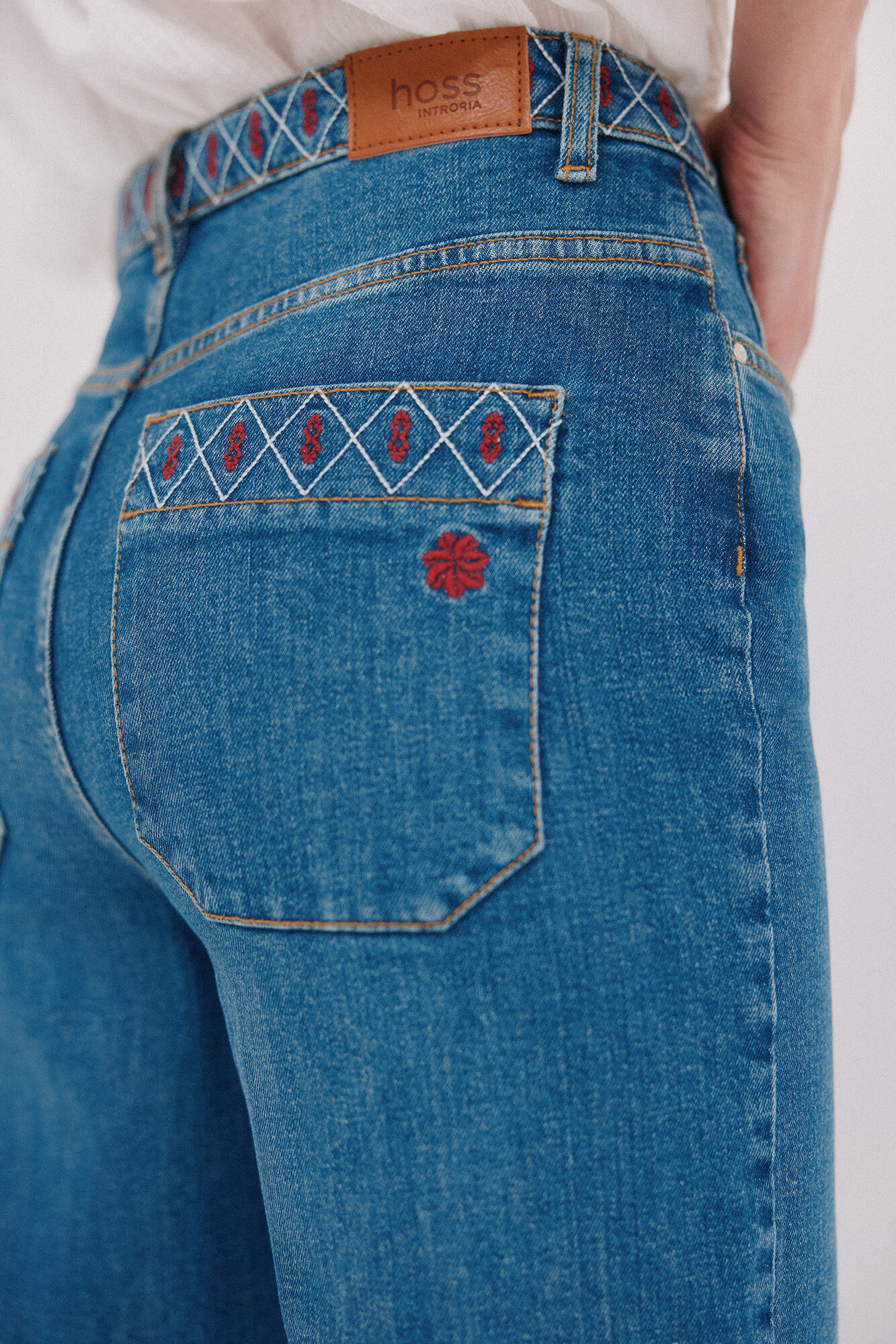Hoss Intropia B&aacute;rbara. Vaqueros bordados Azul marino