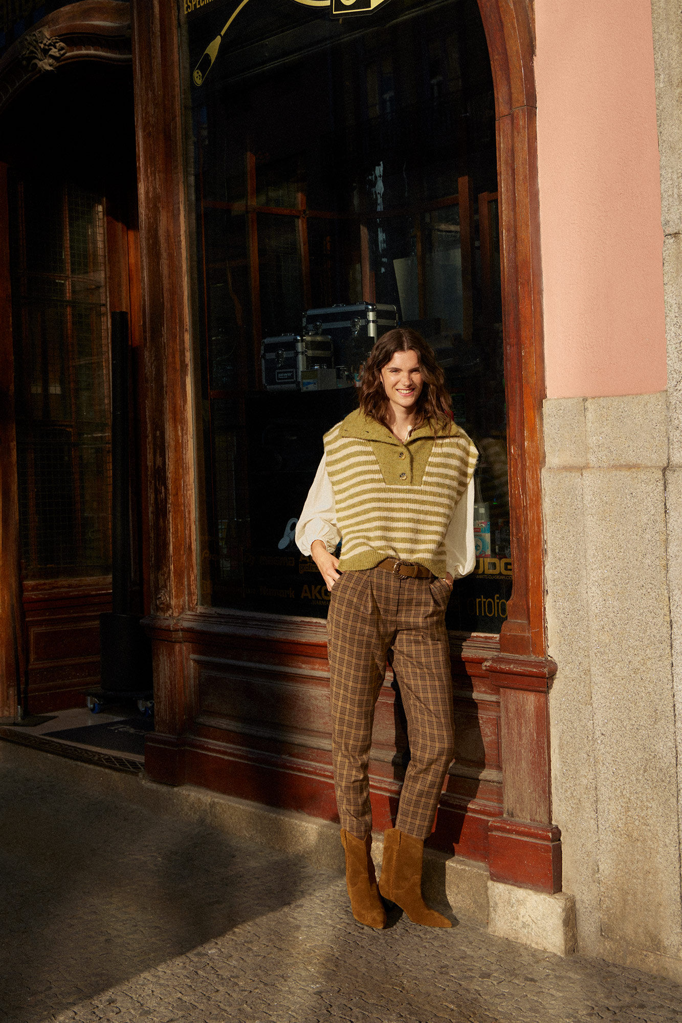 What To Wear With Plaid Pants for an Updated Classic Look - MY CHIC  OBSESSION