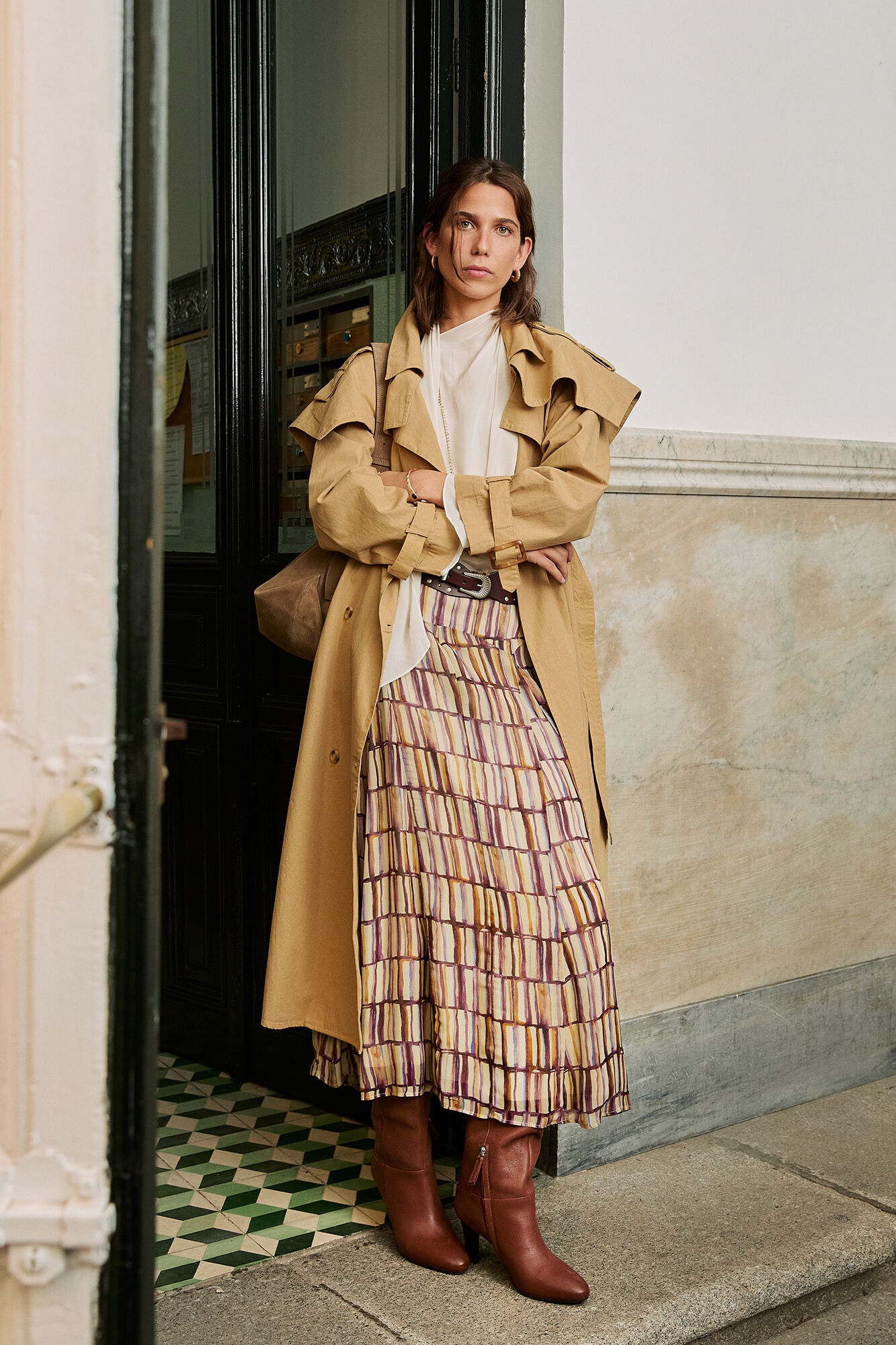 Hoss Intropia Dani&egrave;le. Gabardina bordada Marfil