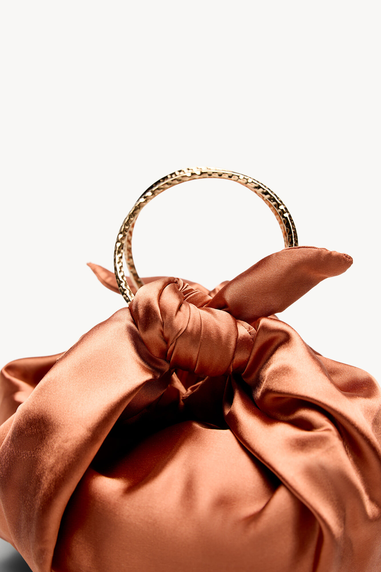 Hoss Intropia Nora. Bolso de sat&eacute;n Coral