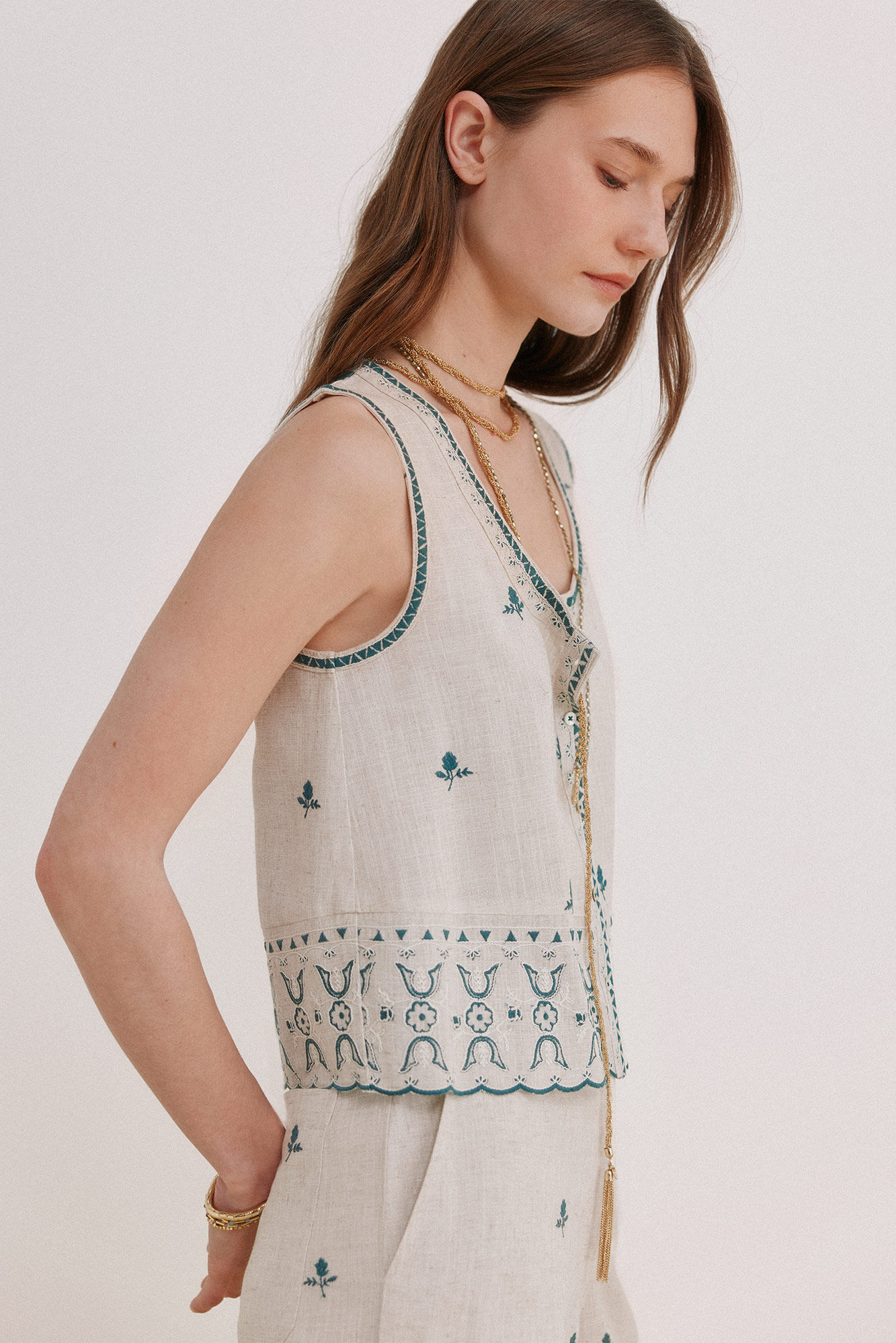 Hoss Intropia Carmela. Embroidered top Ivory