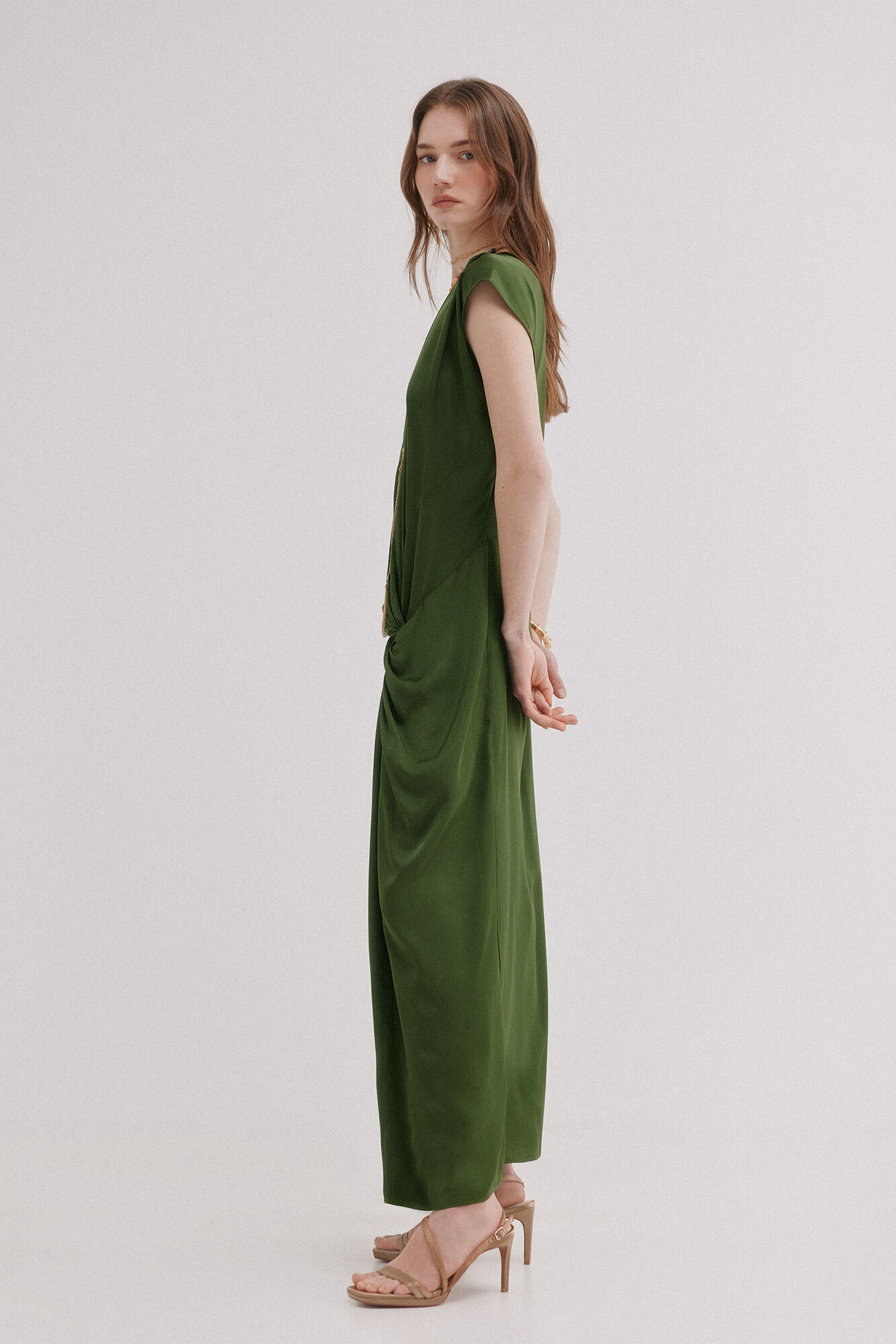 Hoss Intropia Amelia. Vestido midi drapeado Kaki