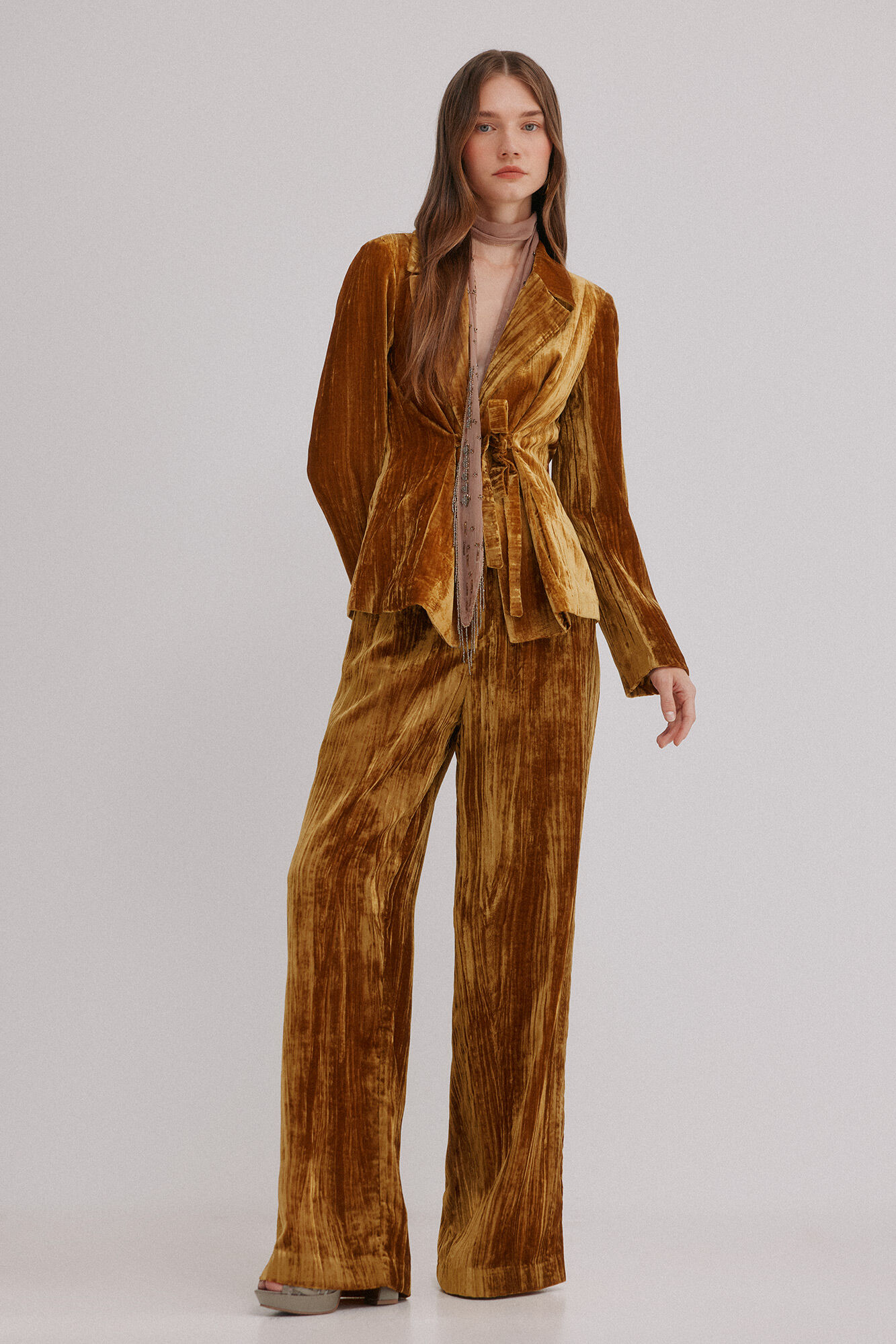 Hoss Intropia Paige. Cal&ccedil;a veludo