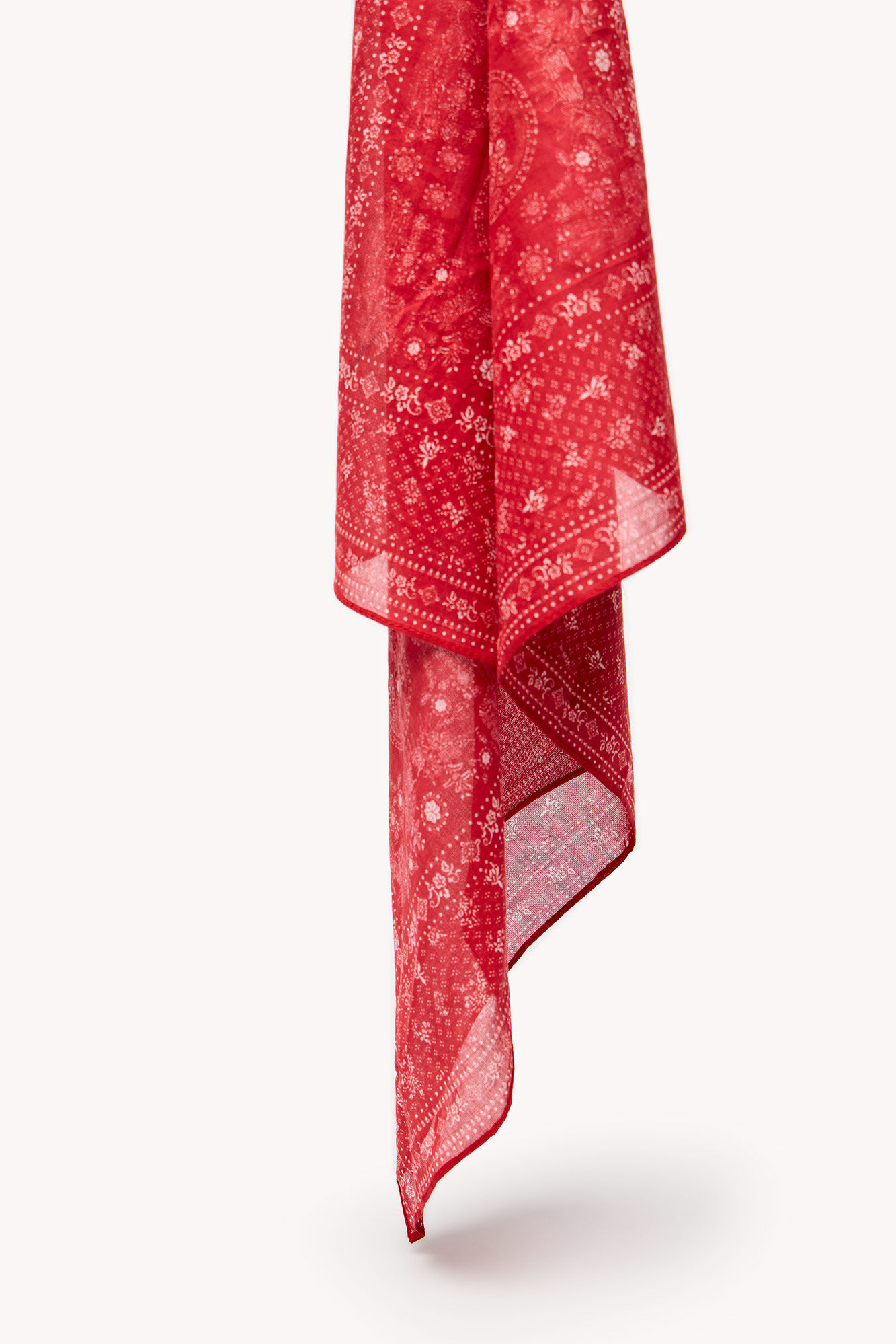 Hoss Intropia Miranda. Fular tipo bandana