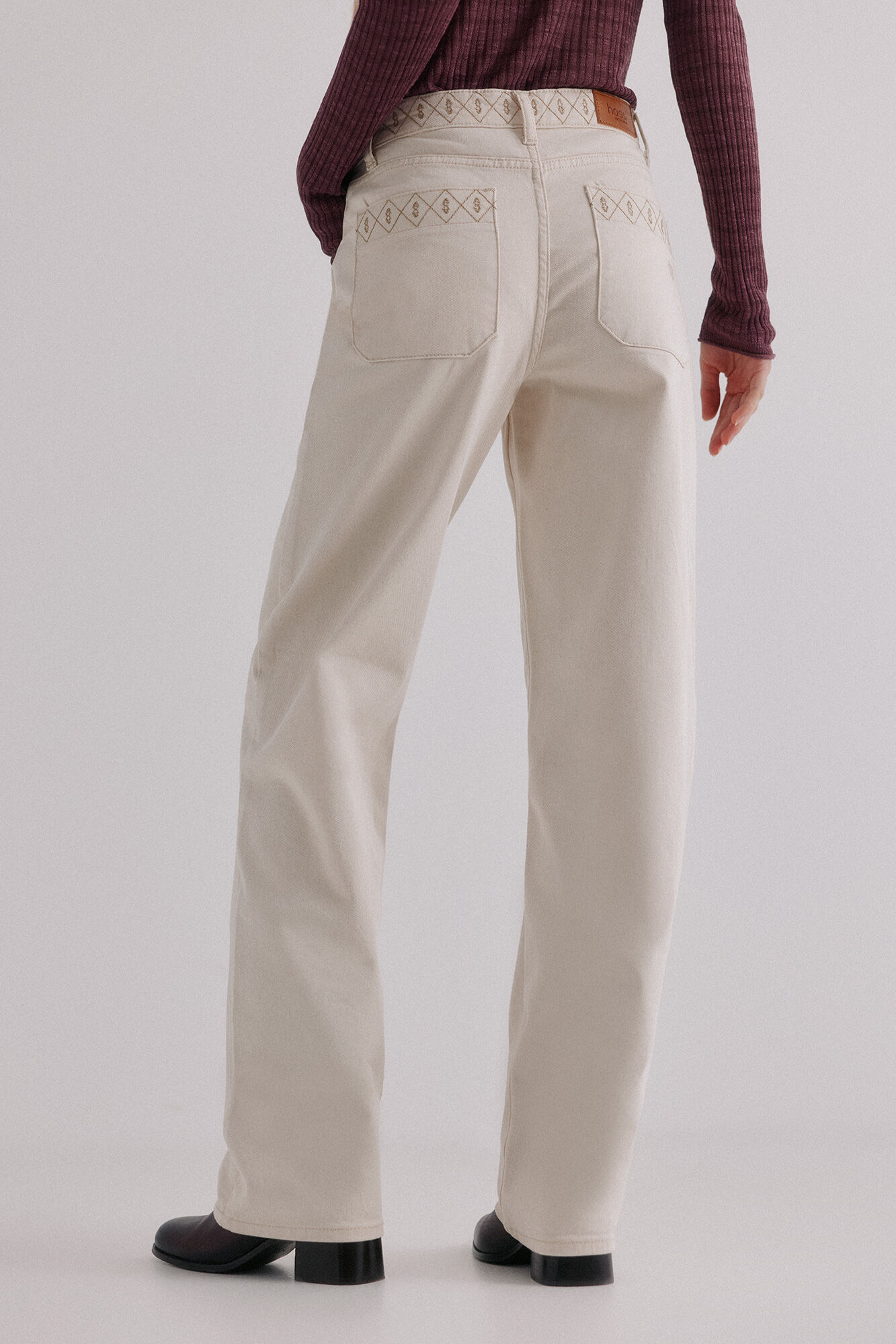 Hoss Intropia Bianca. Vaqueros bordados Marfil