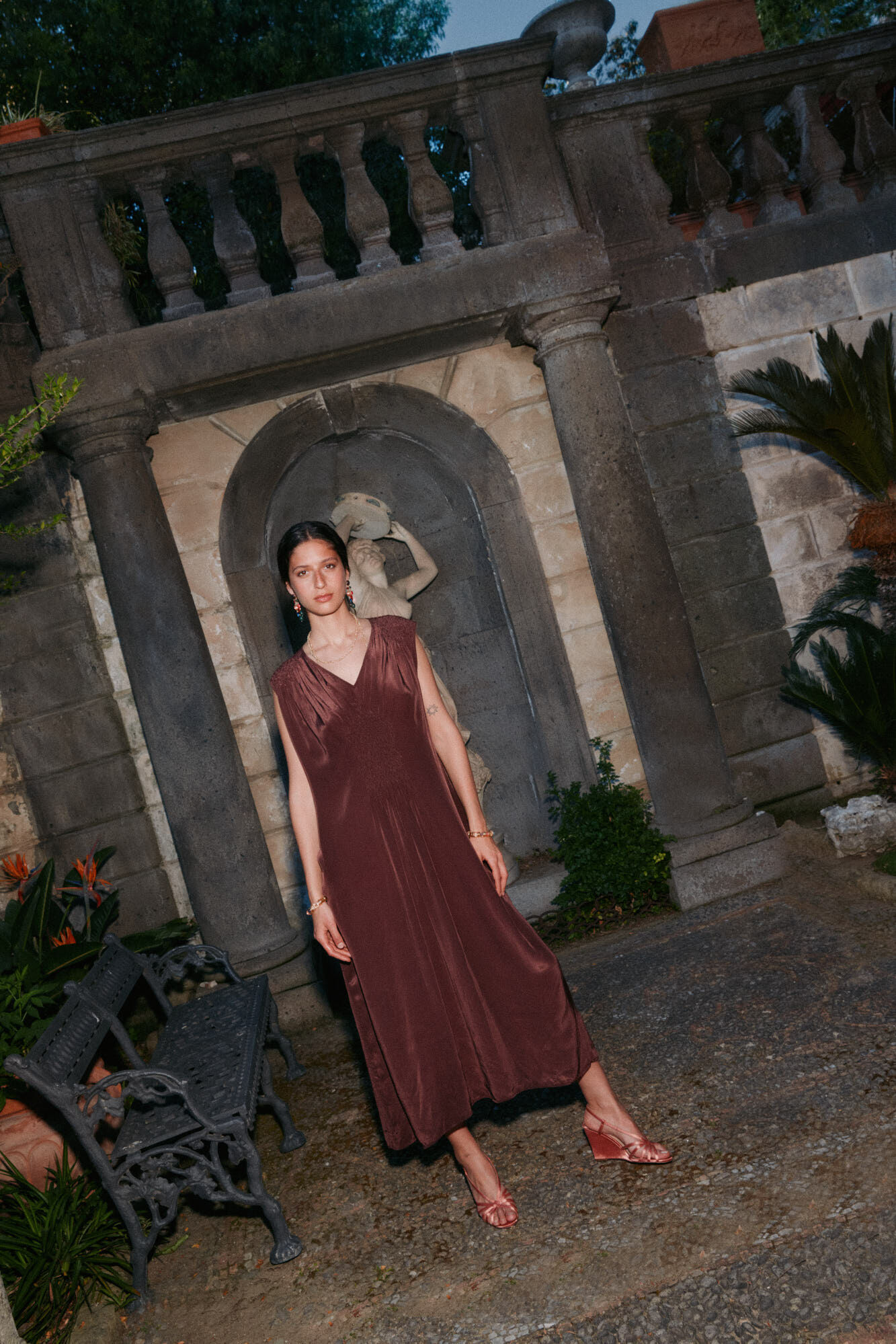 Hoss Intropia Aura. Vestido midi flu&iacute;do