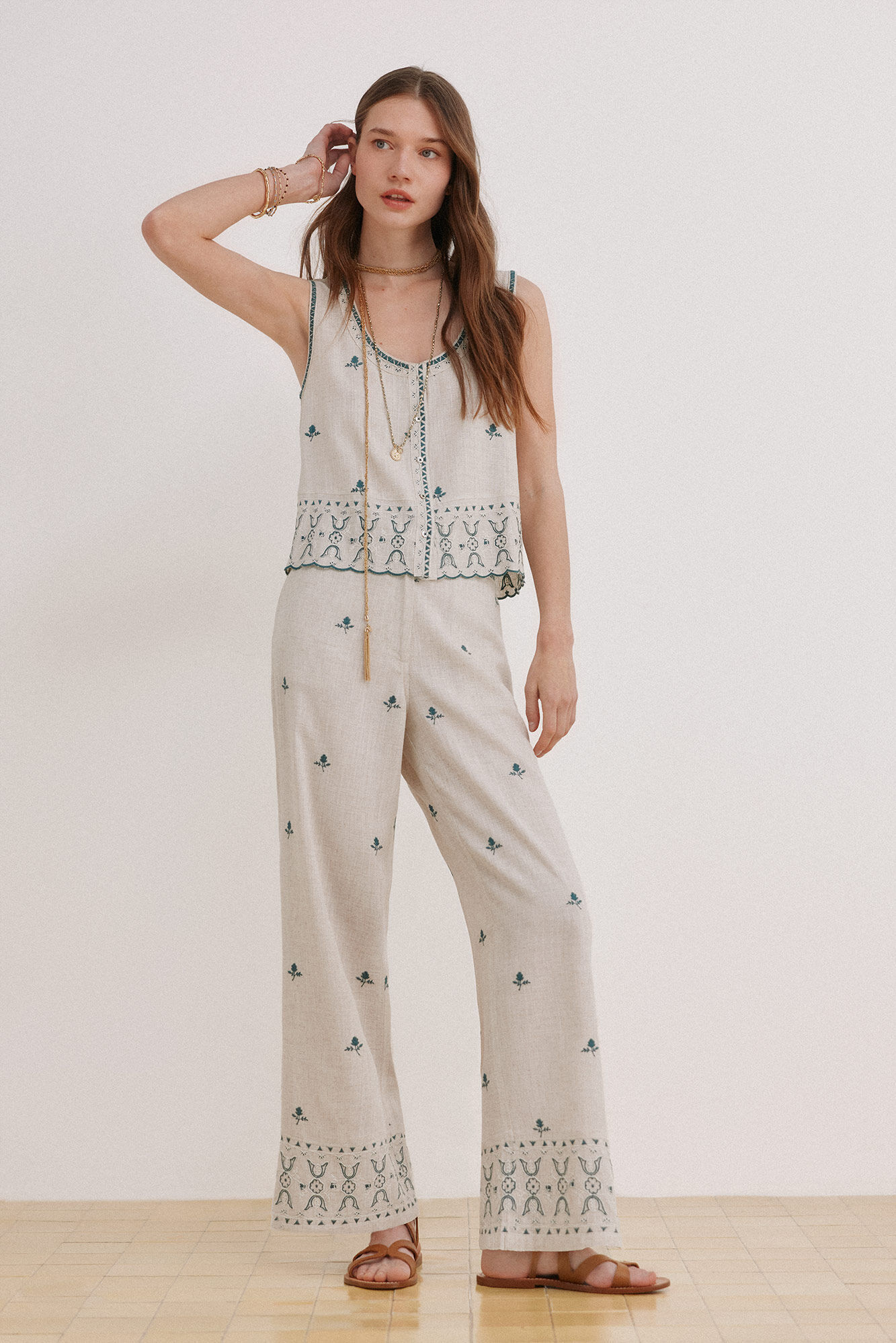 Hoss Intropia Carmela. Embroidered top Ivory