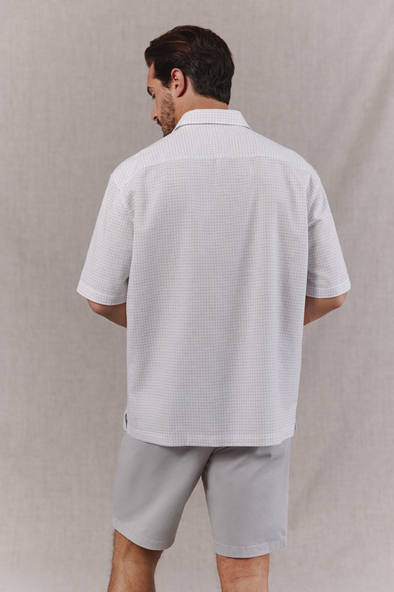 OOTO Camisa em algod&atilde;o e linho com padr&atilde;o xadrez de manga curta Branco