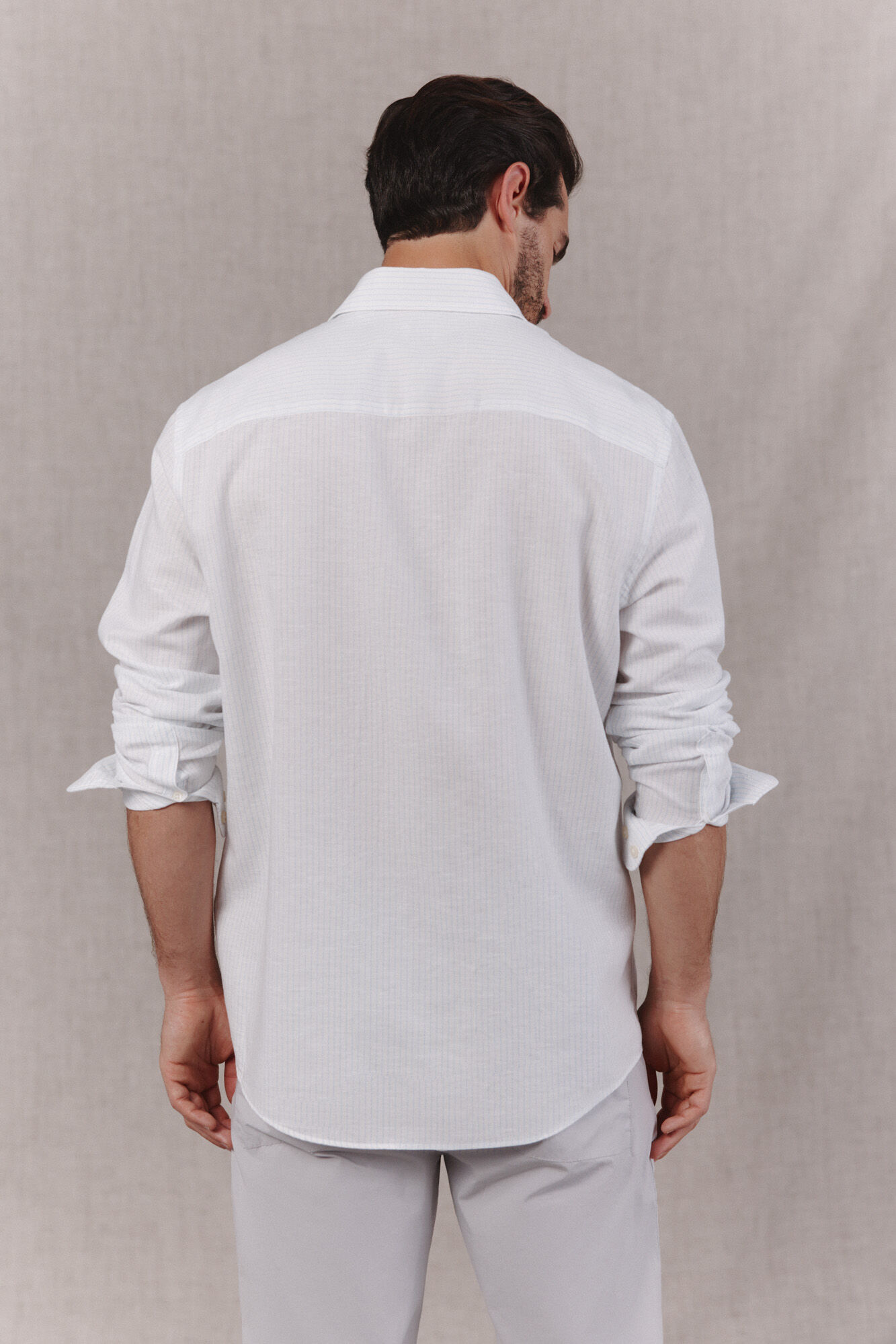 OOTO Camisa em algod&atilde;o e linho &agrave;s riscas de manga comprida Branco