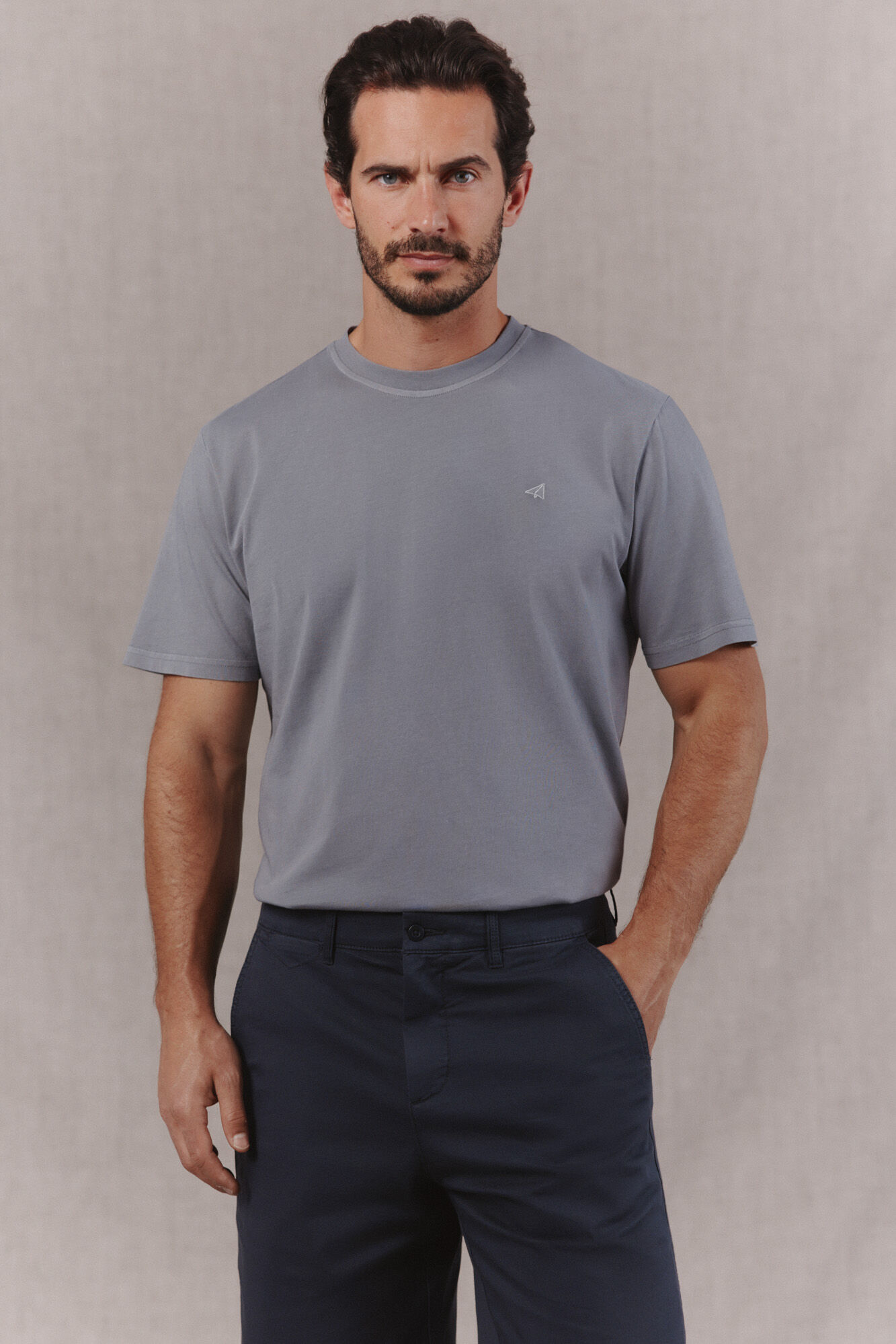 OOTO T-shirt b&aacute;sica lavagem desbotada com bordado avi&atilde;o