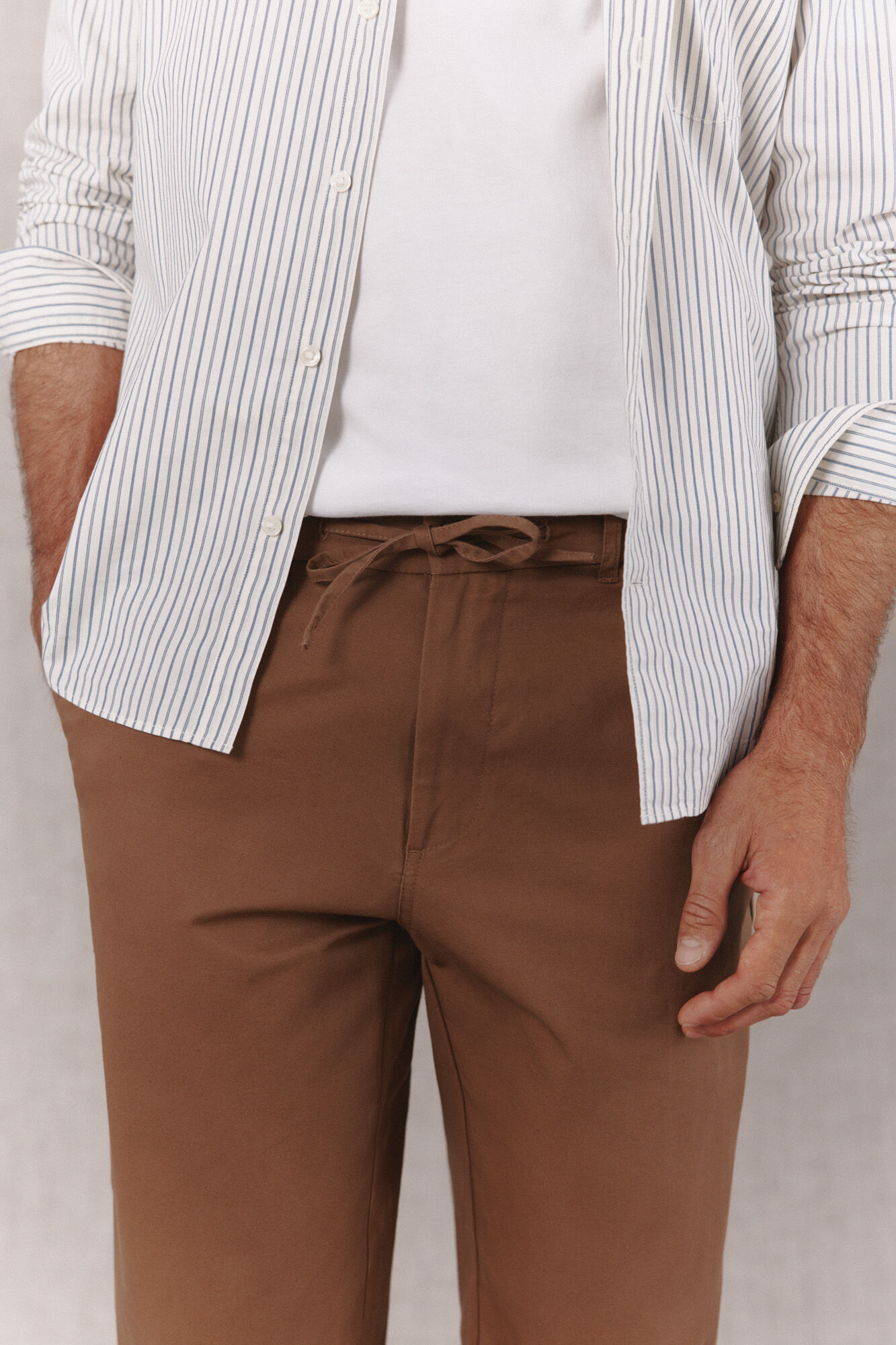 OOTO Regular elasticated chinos Camel