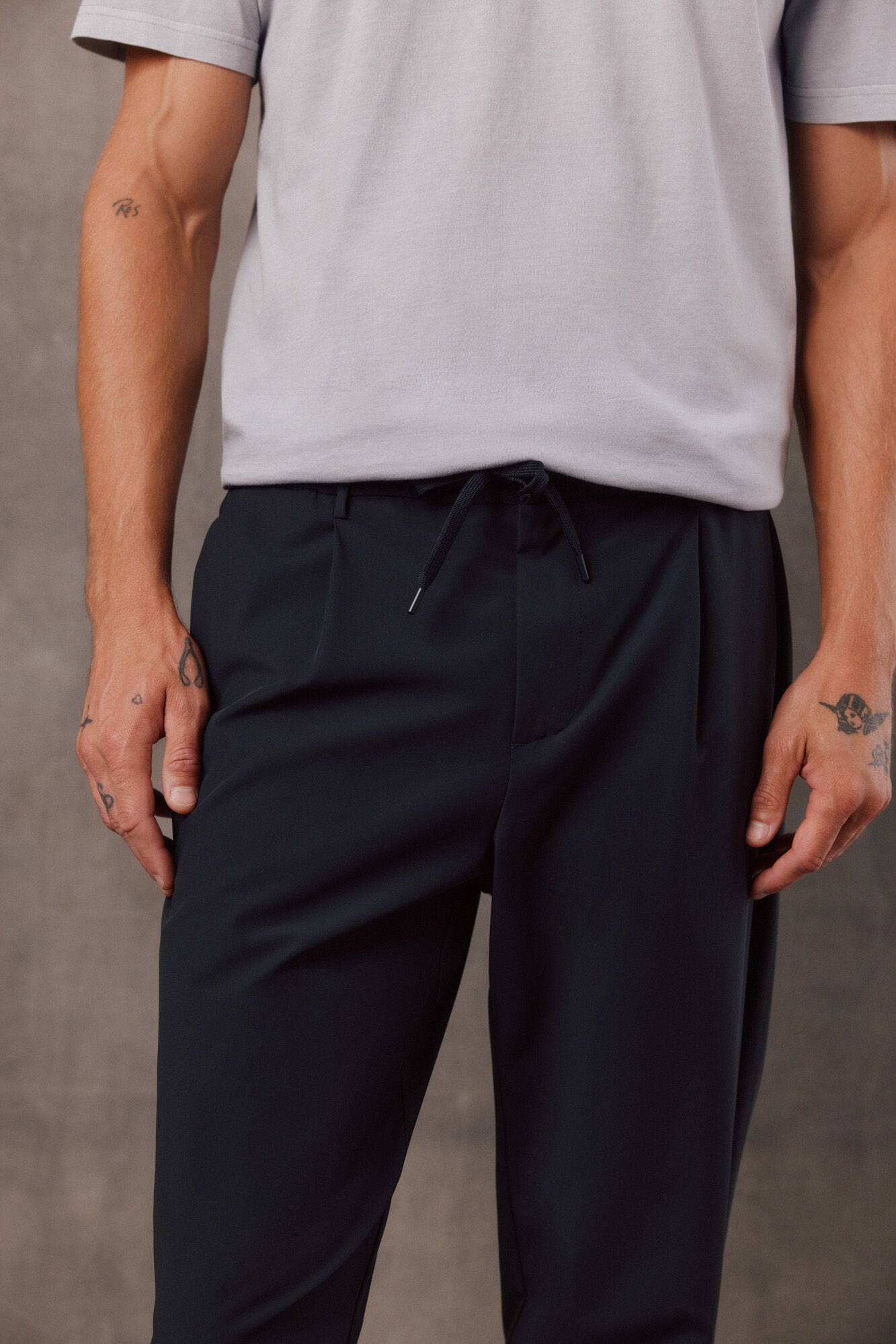 OOTO Cal&ccedil;as jogger t&eacute;cnicas com pin&ccedil;as relaxed Cinzento