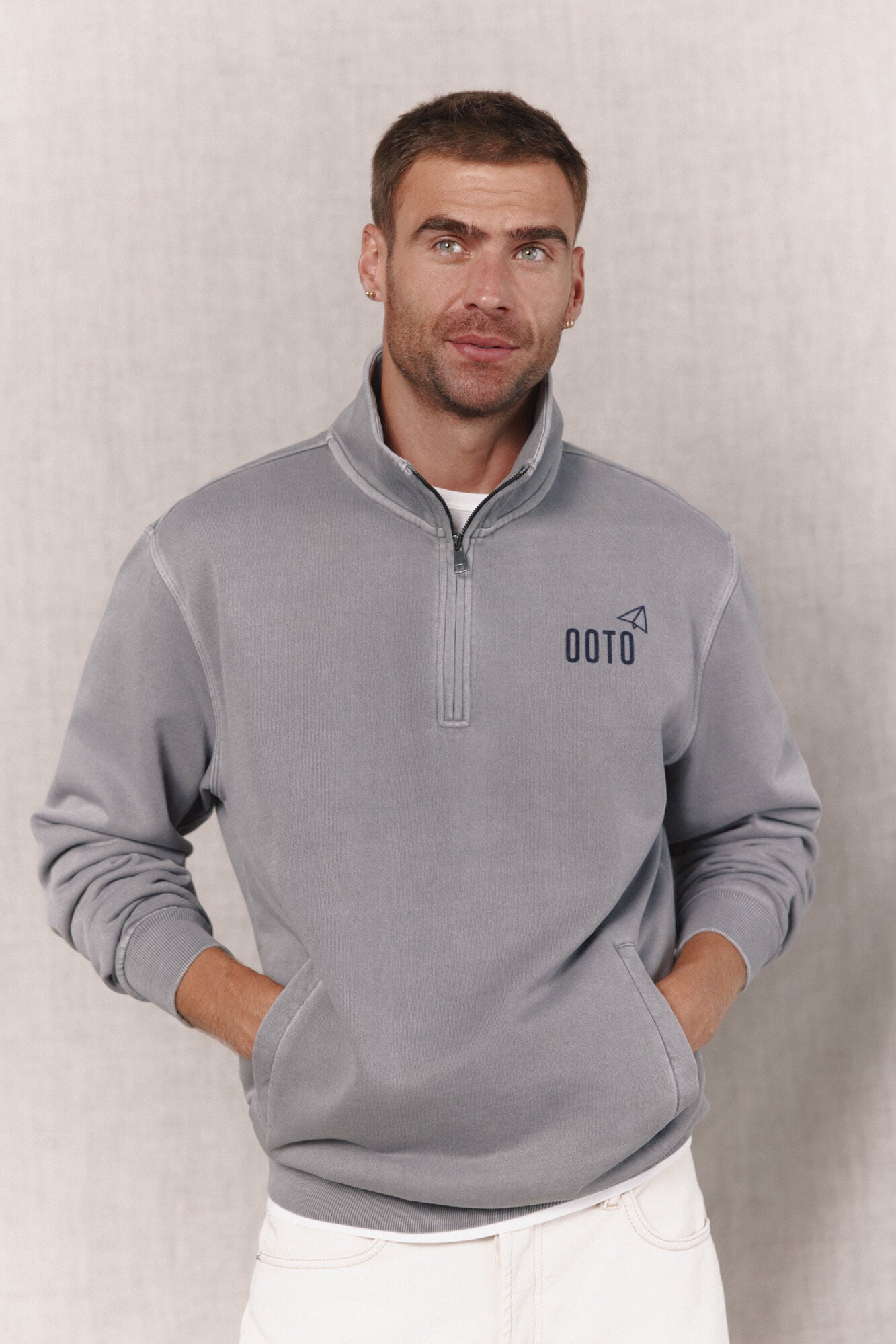OOTO Sweatshirt gola com fecho-&eacute;clair