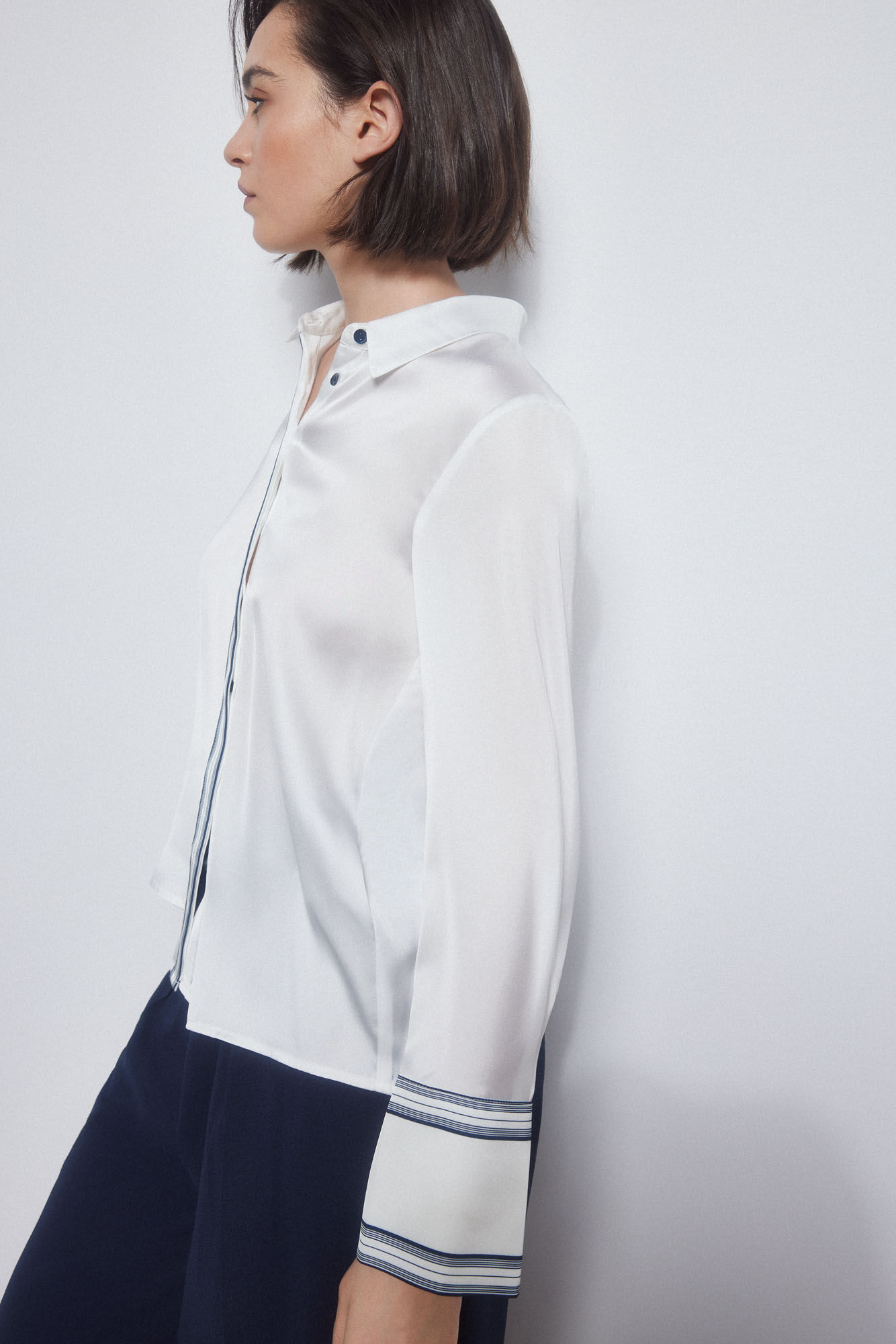 Pedro del Hierro Camisa fluida satinada. Crudo