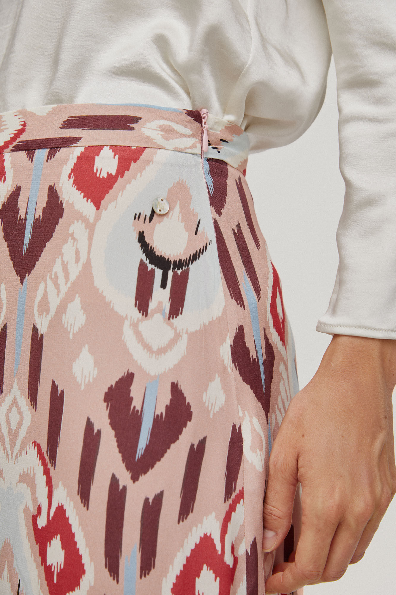 Pedro del Hierro Falda midi estampada. Morado