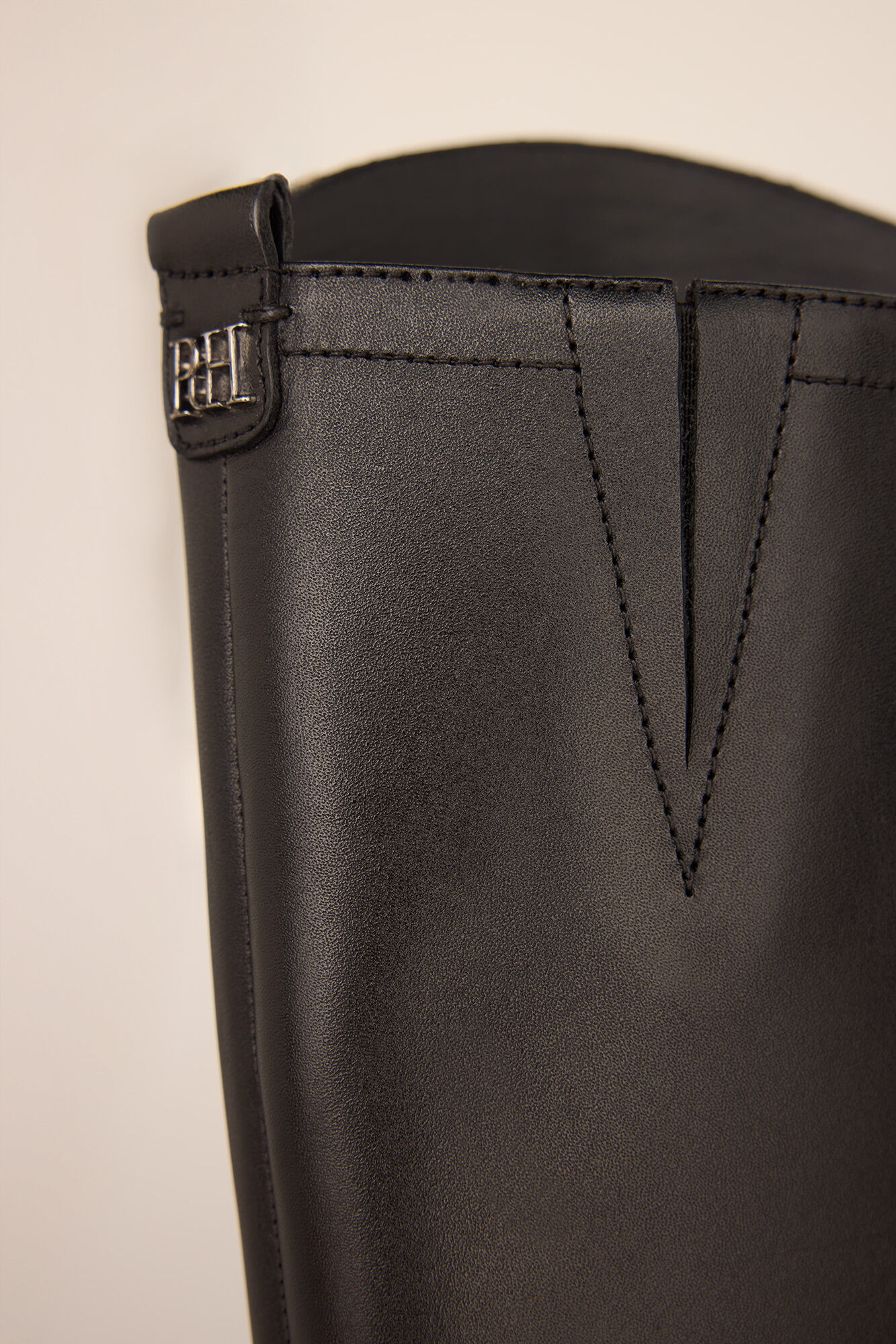 Pedro del Hierro Bota h&iacute;pica con detalle met&aacute;lico Negro