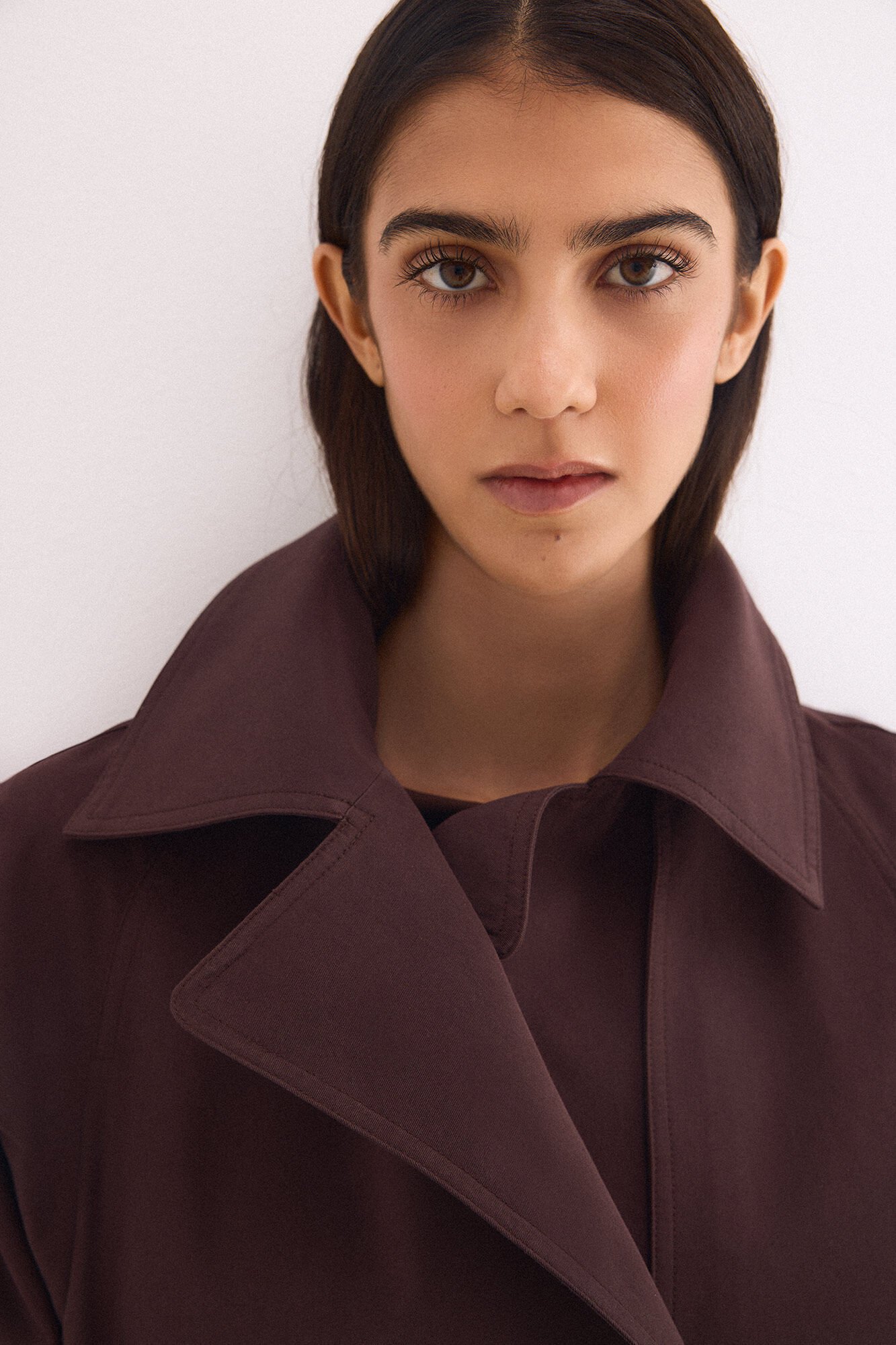 Pedro del Hierro Gabardina larga lisa Marr&oacute;n