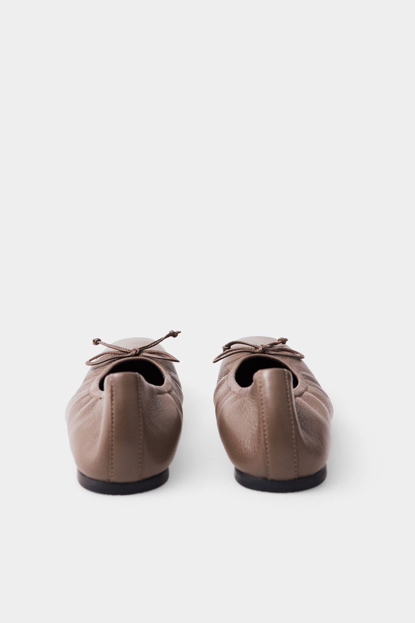 Pedro del Hierro Soft logo ballet flats Ecru