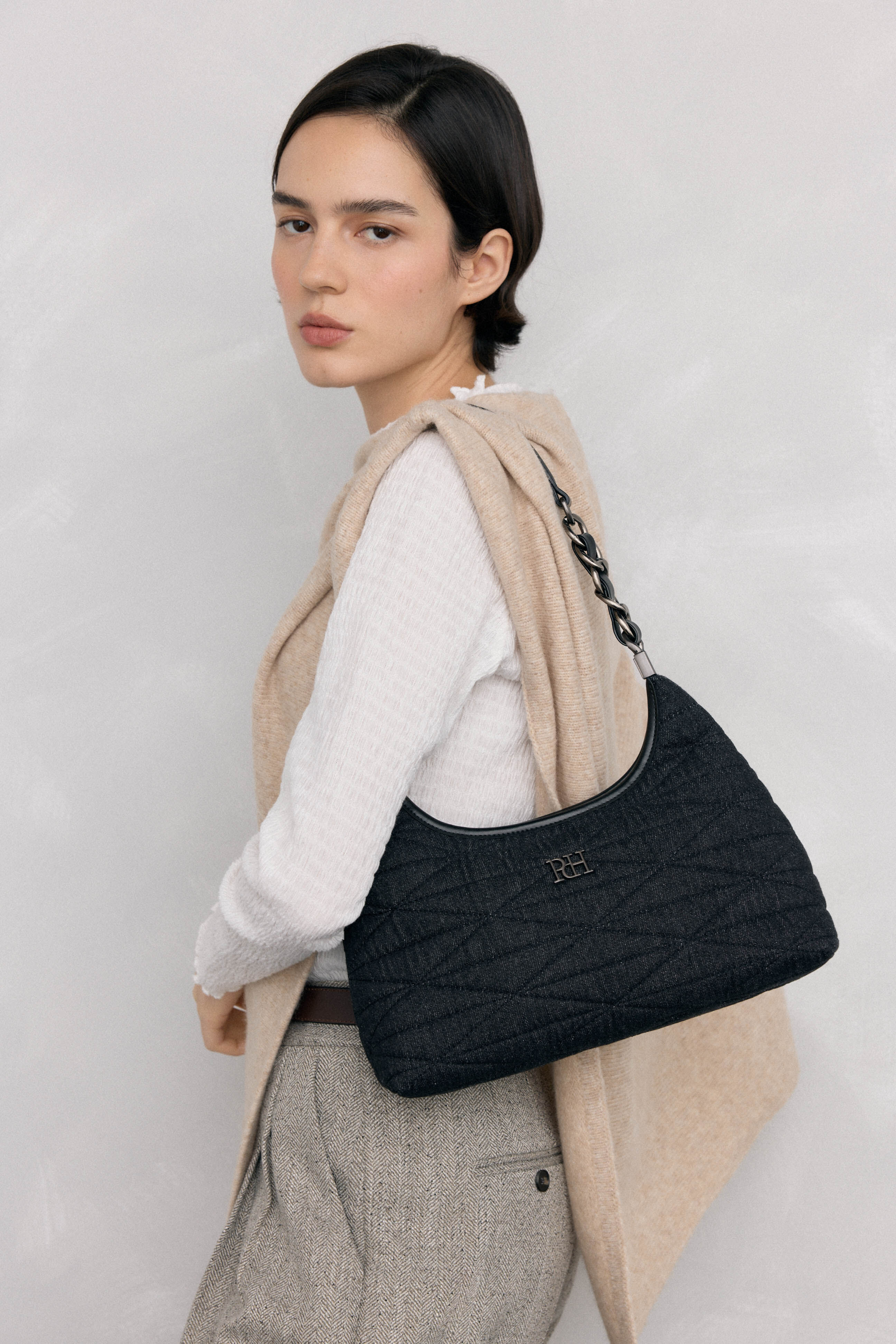 Pedro del Hierro Bolso hobo acolchado con asa de piel y cadena