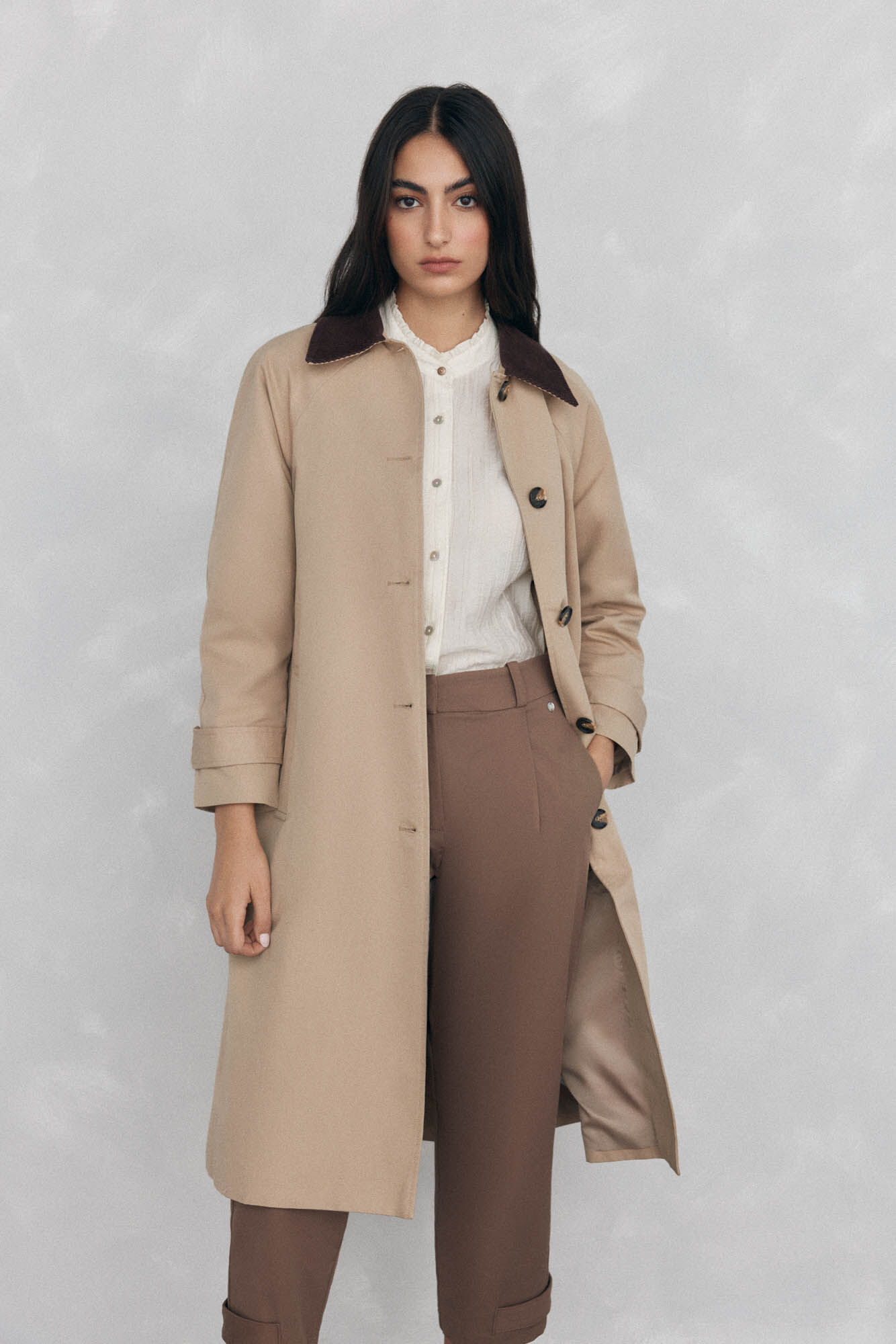 Pedro del Hierro Gabardina larga cuello pana Beige