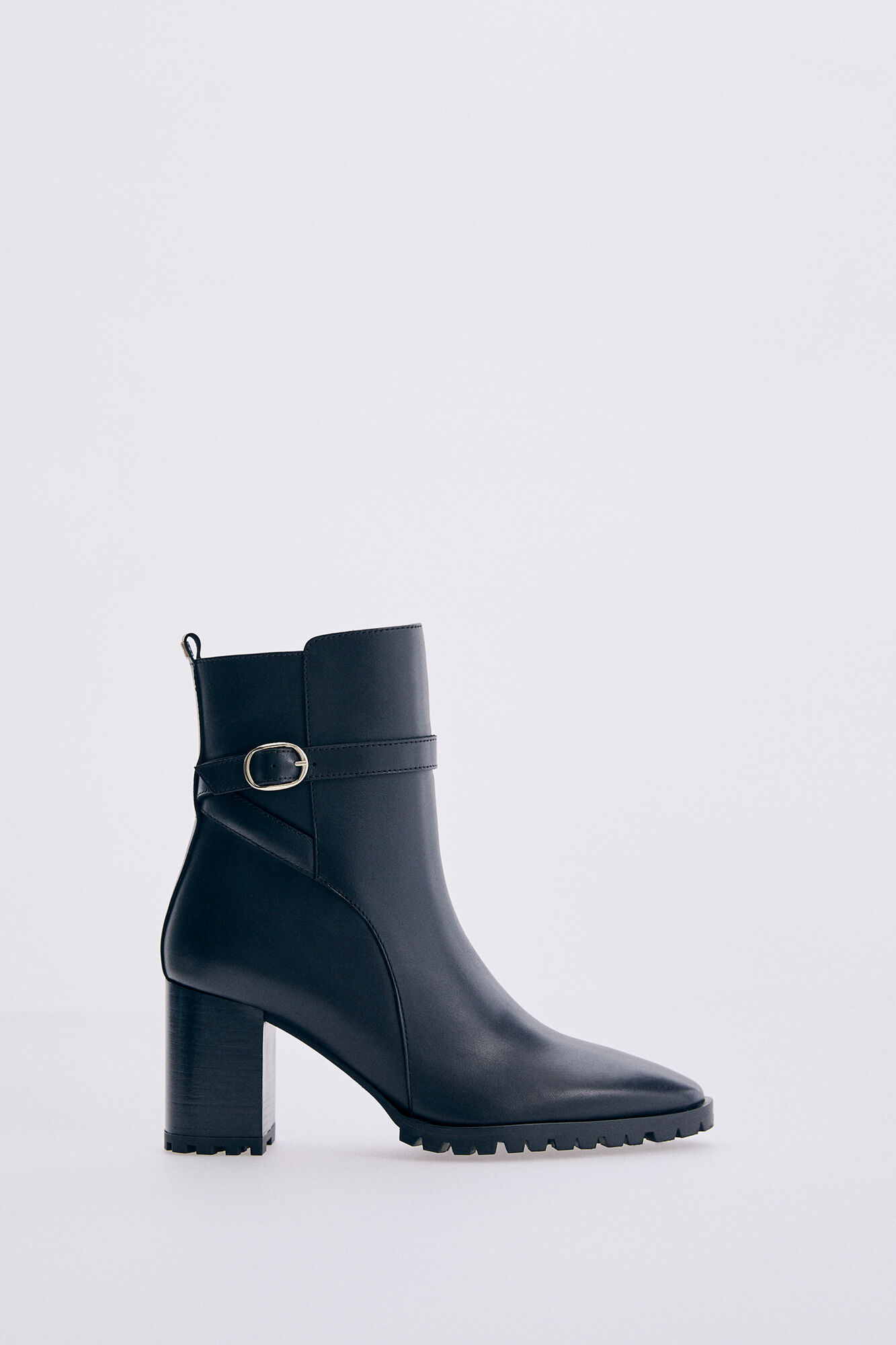 Pedro del Hierro Leather heeled ankle boot with track sole Black