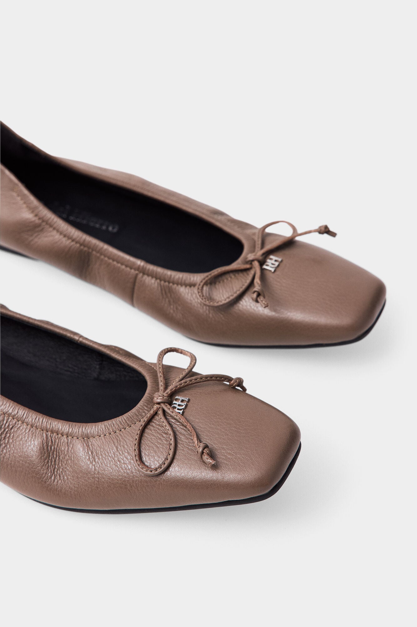 Pedro del Hierro Soft logo ballet flats