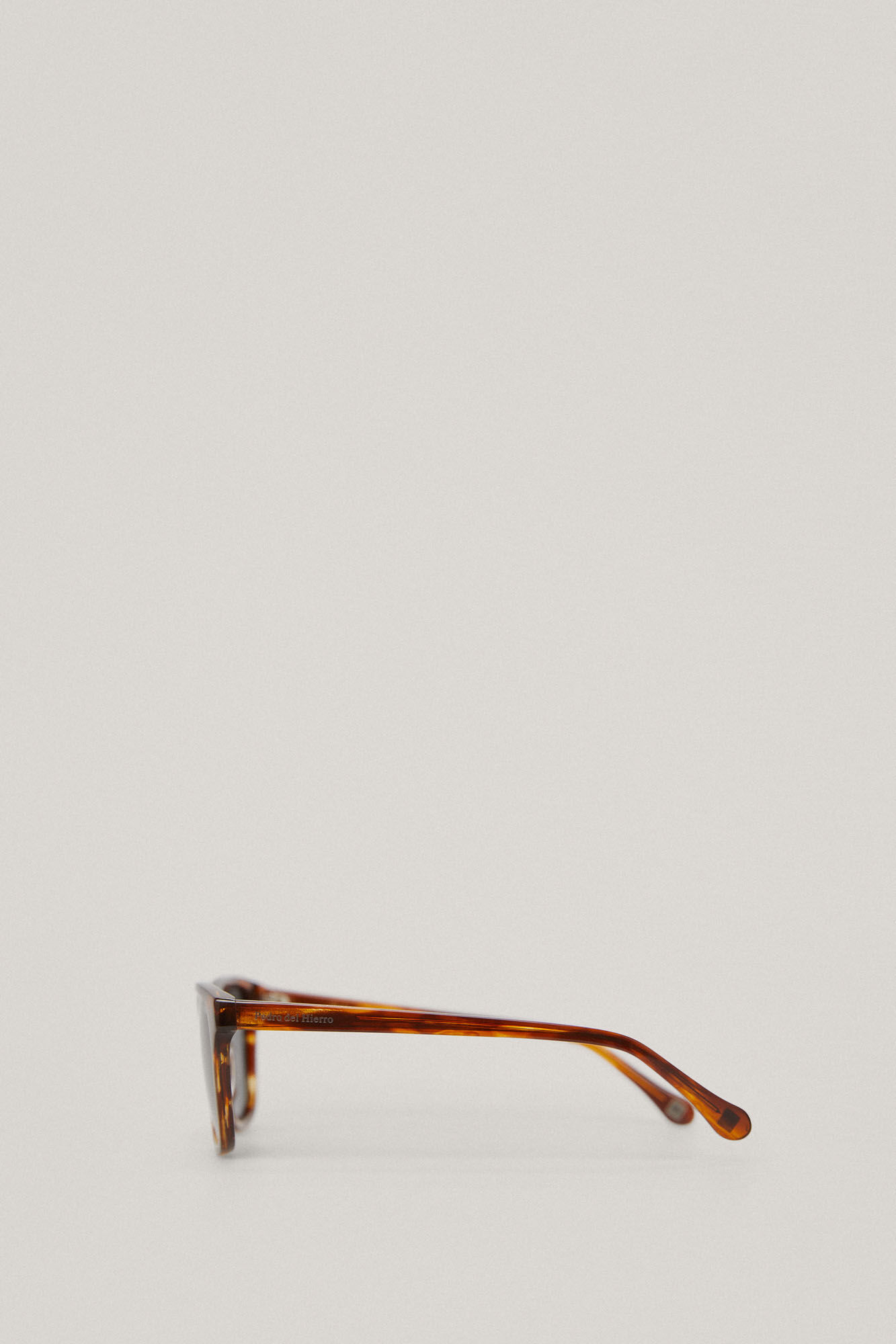 Pedro del Hierro Gafas sol hombre big square Marr&oacute;n