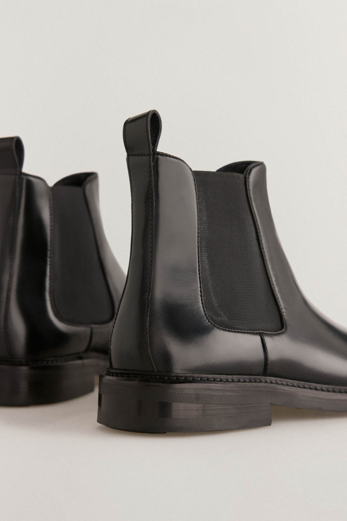 Pedro del Hierro leather boot with side elastic bands Black