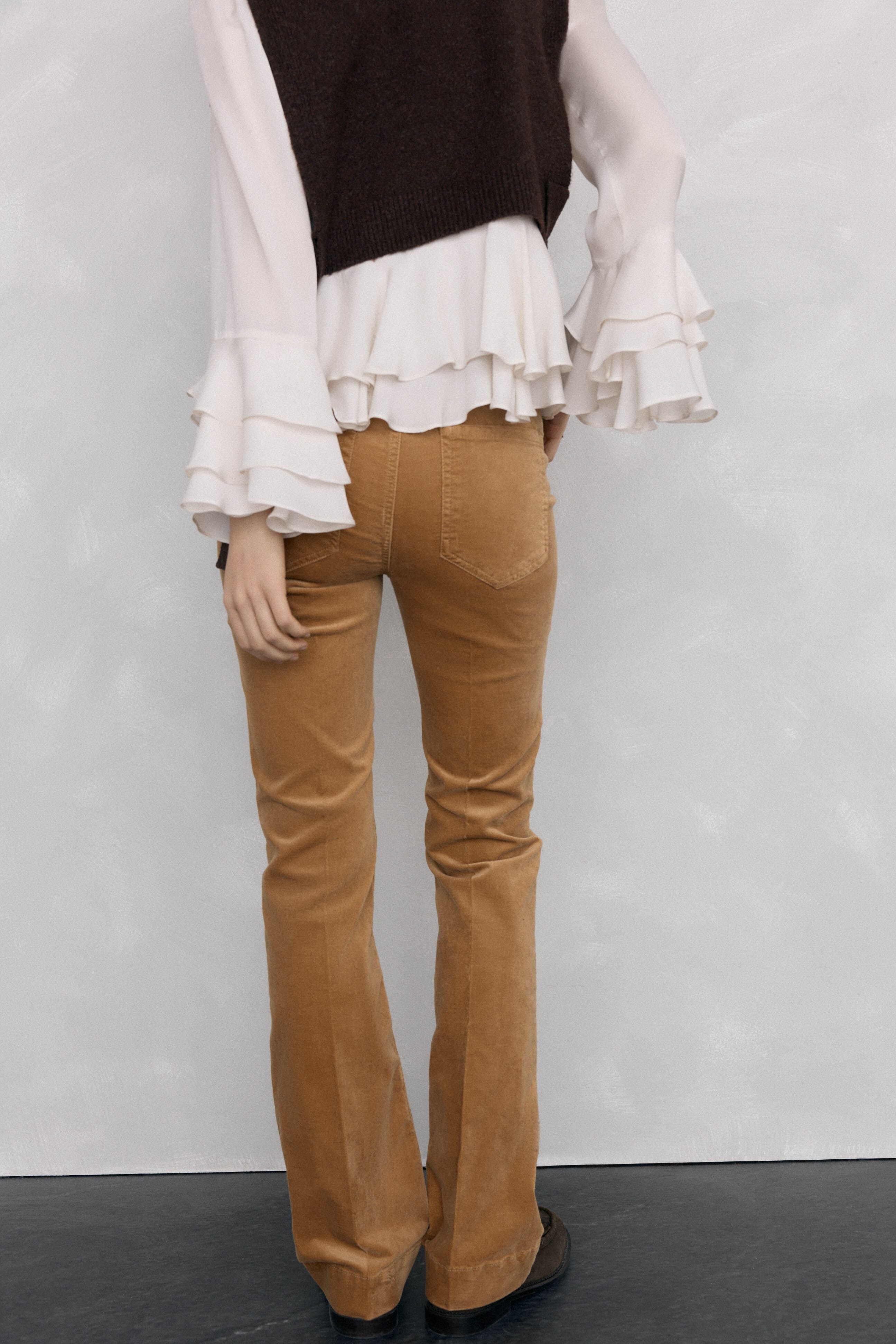 Pedro del Hierro Cal&ccedil;a flare push-up de veludo Beige