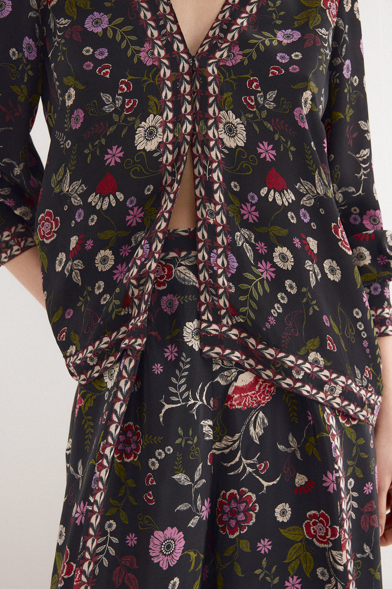 TFP by Tamara Falc&oacute; Border print blouse Black