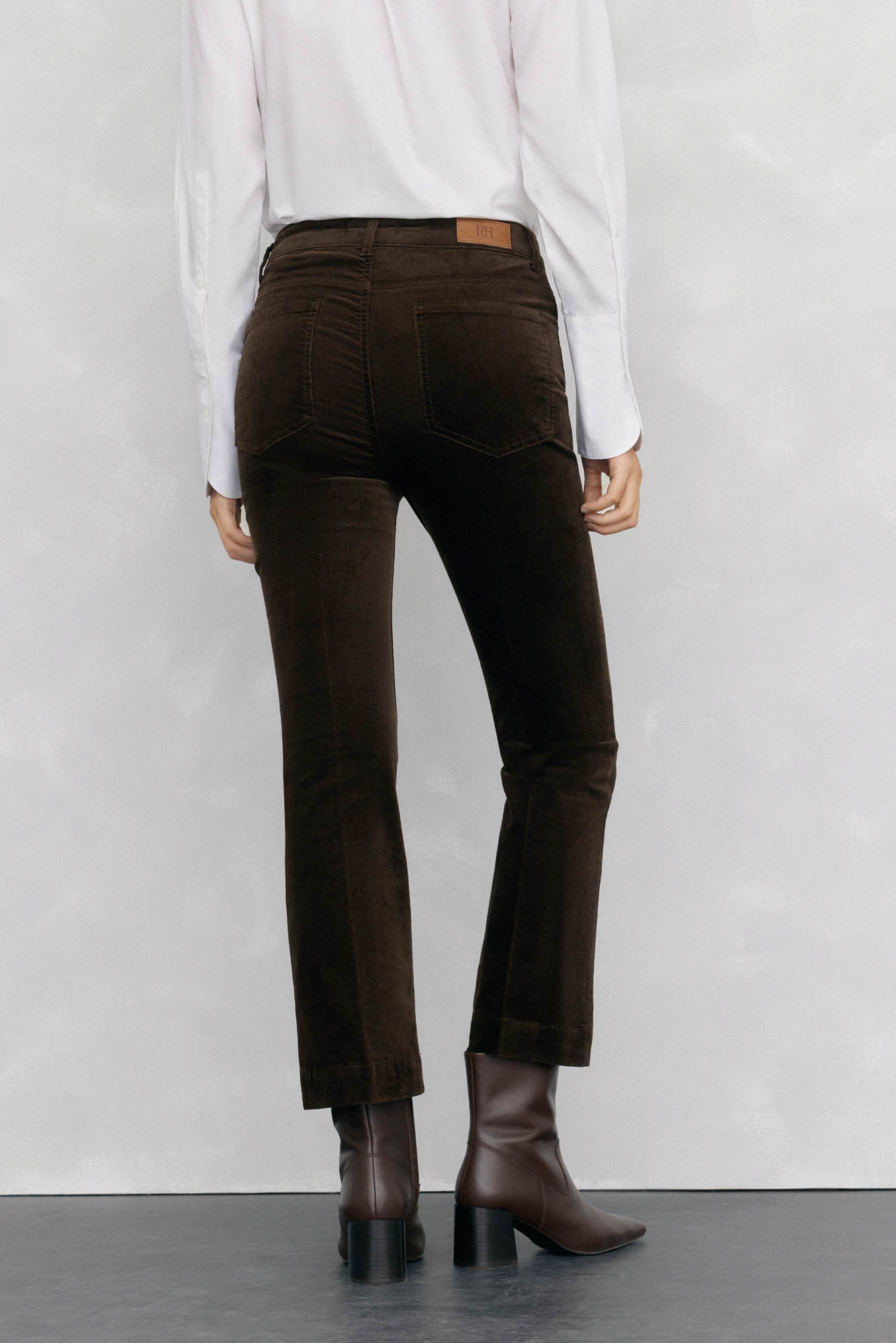 Pedro del Hierro Cal&ccedil;a flare de veludo cropped Marrom