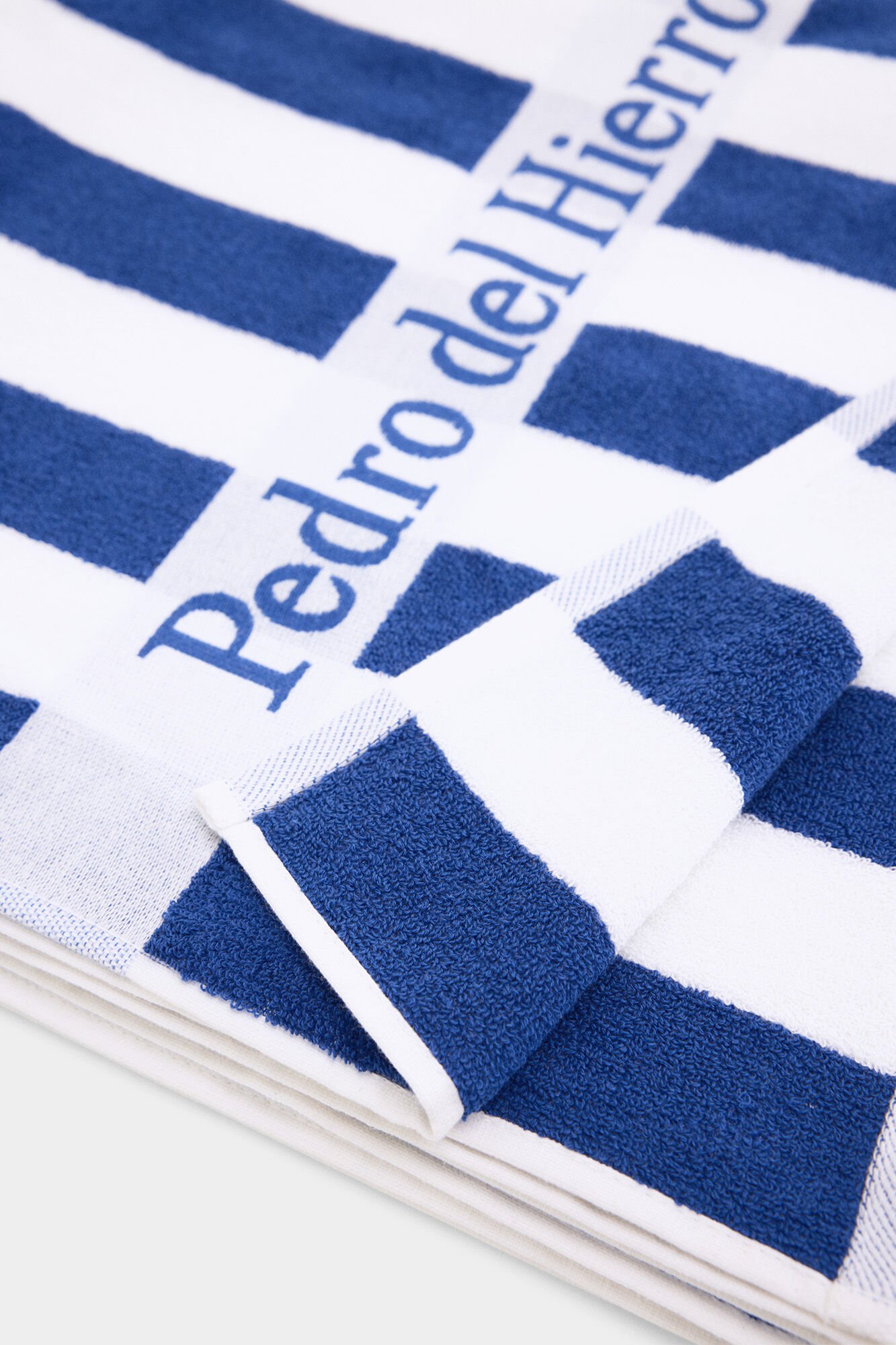 Pedro del Hierro Striped beach towel