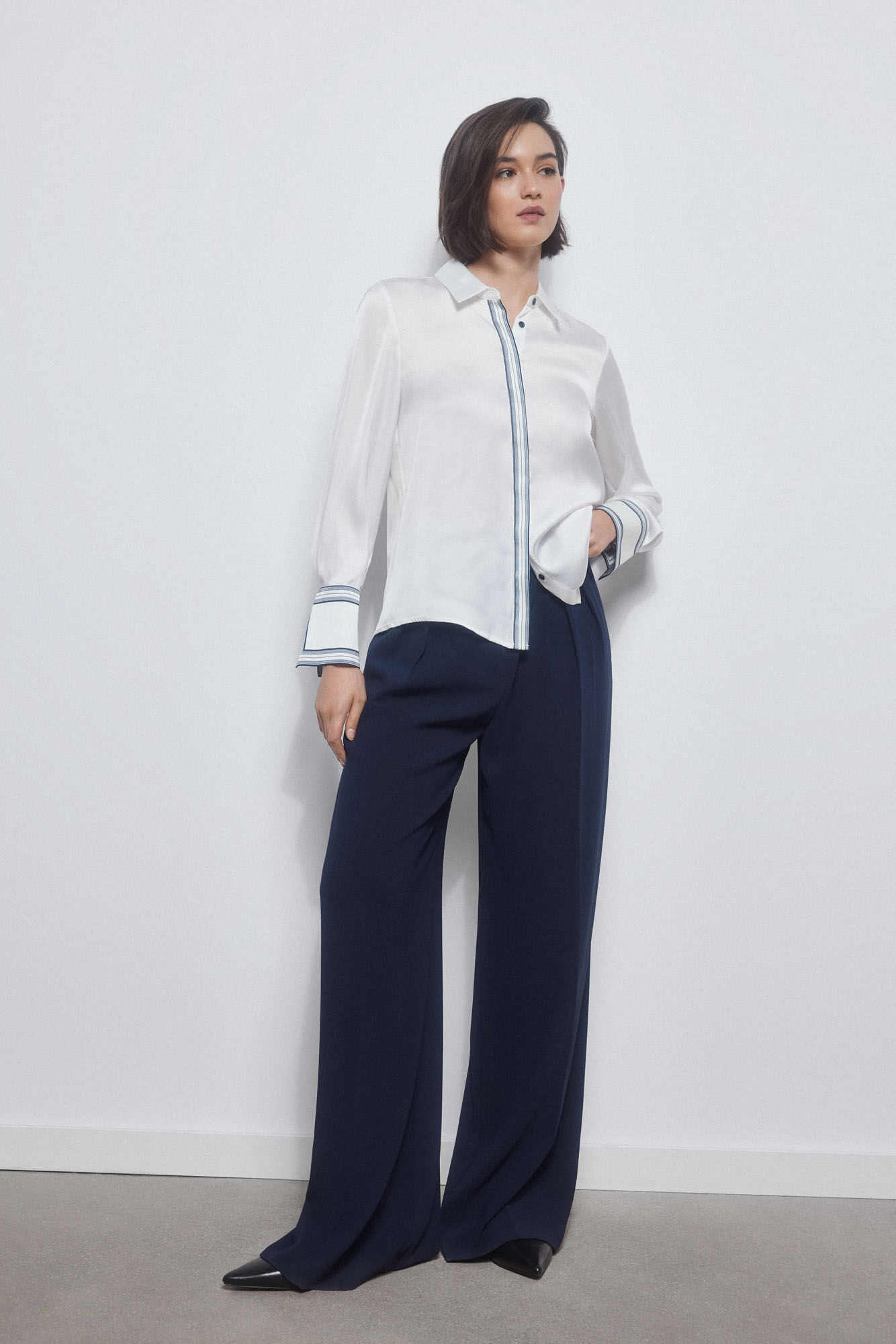 Pedro del Hierro Camisa fluida satinada. Crudo