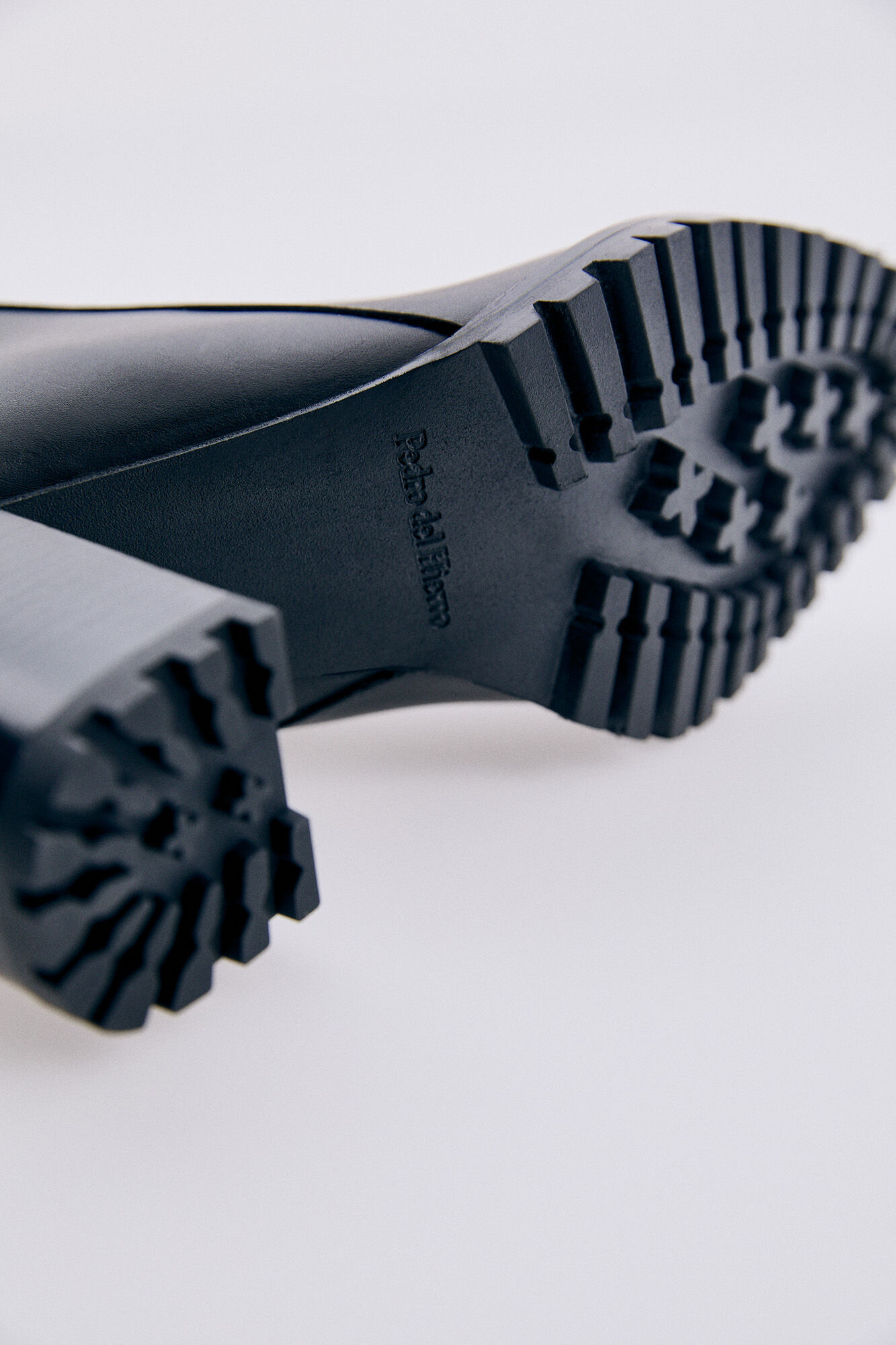 Pedro del Hierro Leather heeled ankle boot with track sole Black