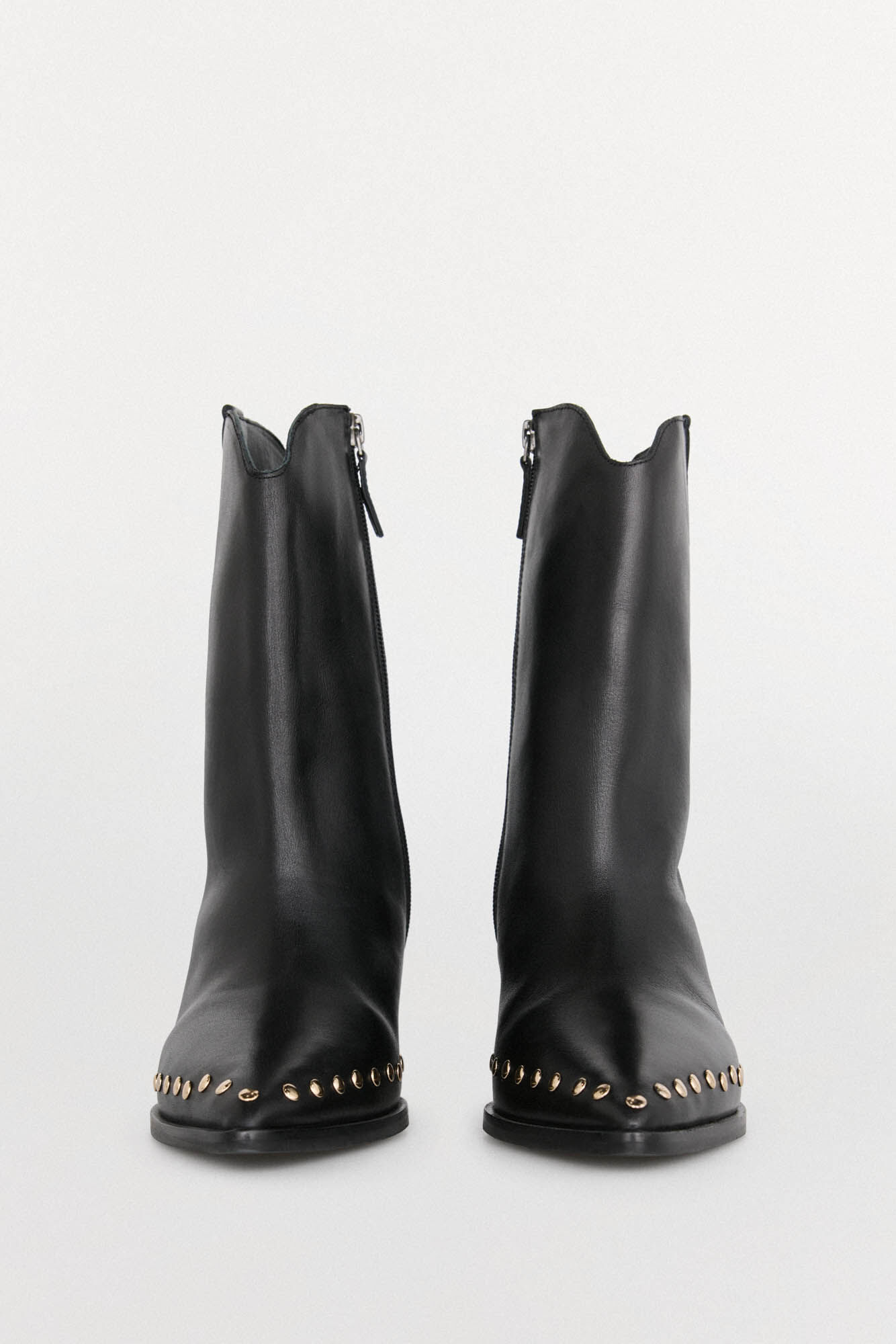Pedro del Hierro Studded heeled boot in leather Black