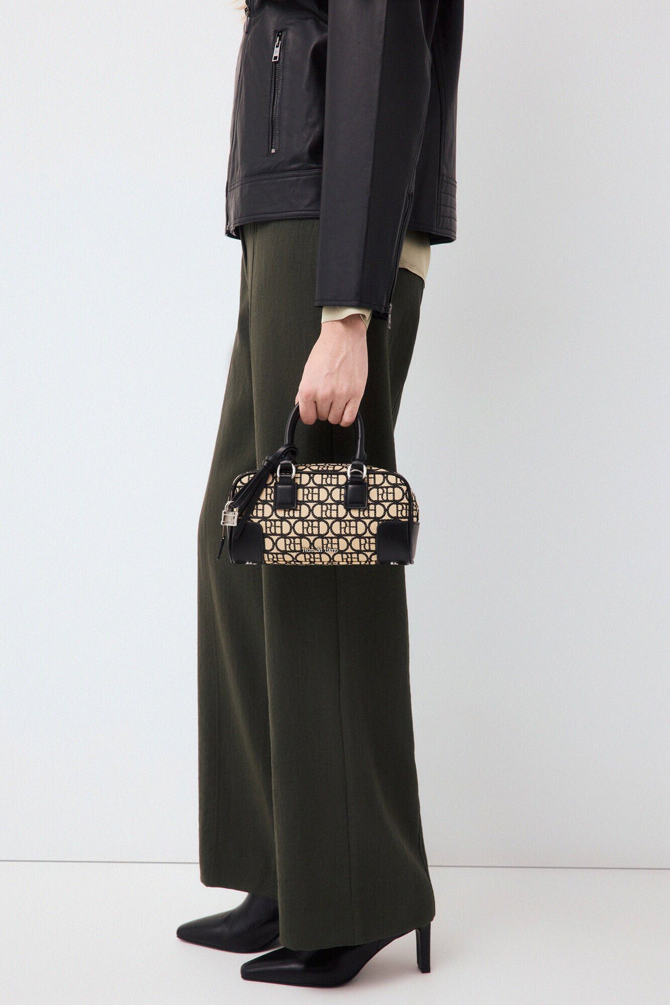 Pedro del Hierro Bolso bowling logo