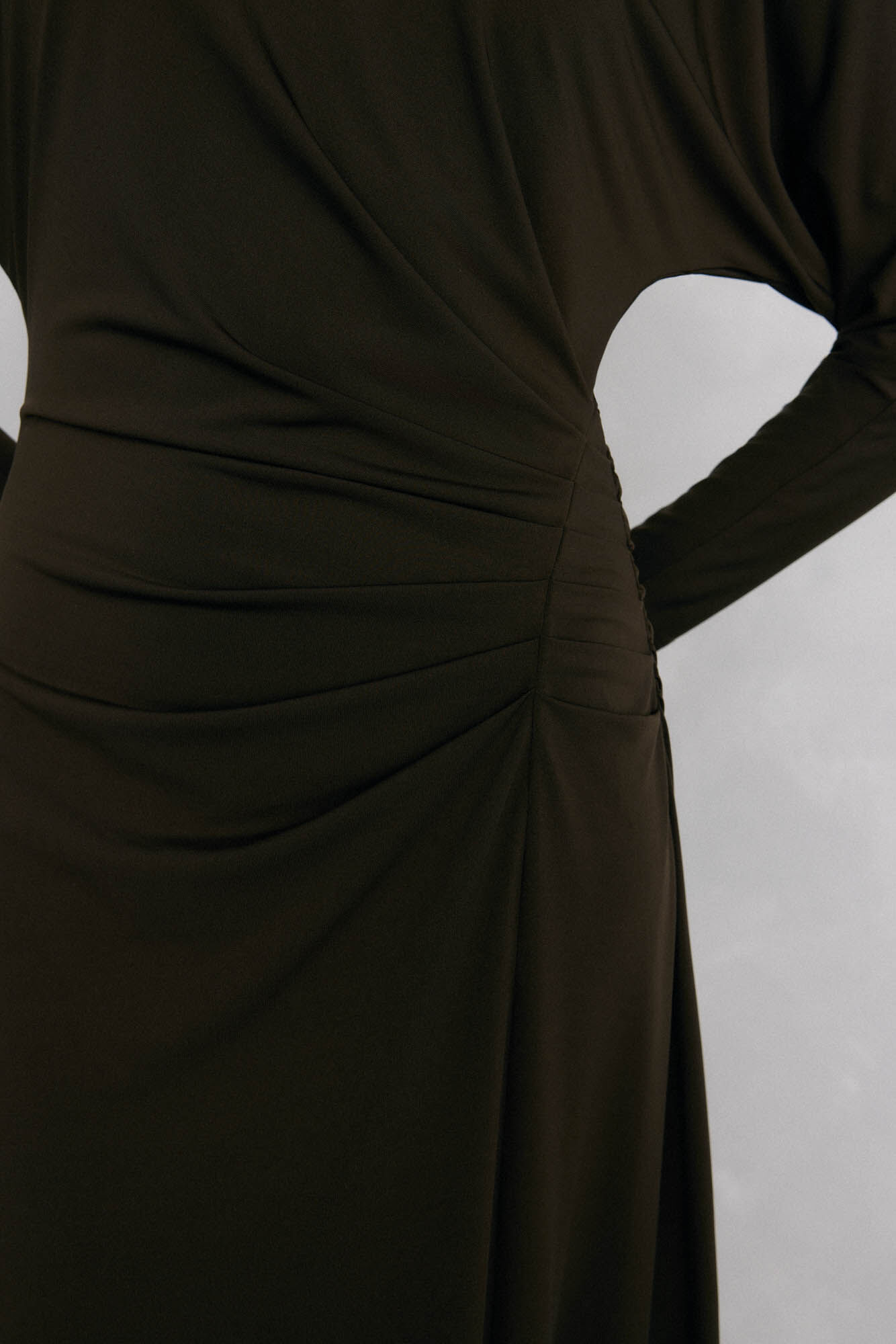 Pedro del Hierro Vestido midi de malha manga comprida com malha franzida Marrom