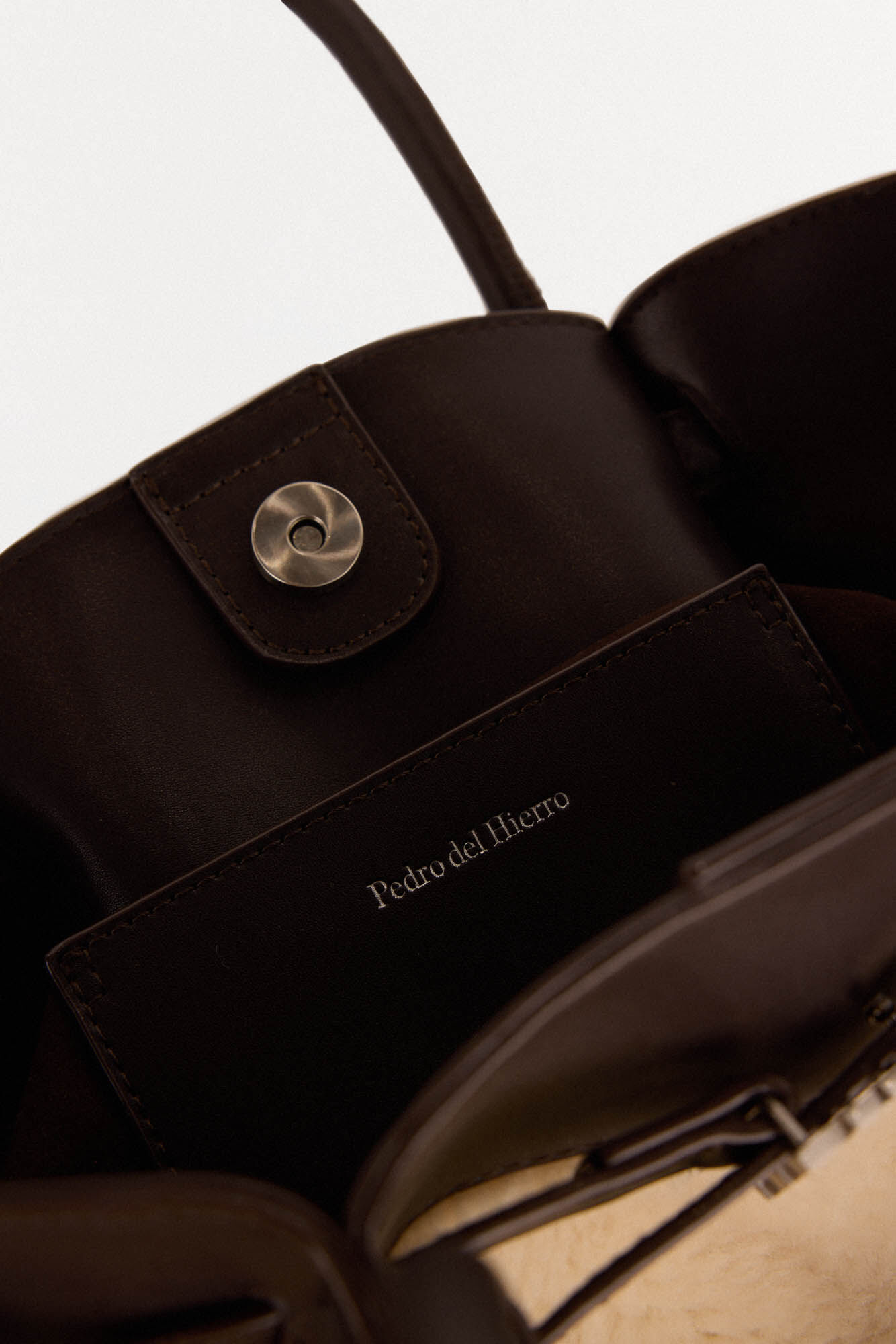 Pedro del Hierro Saco de compras combinado em pele de carneiro Beige