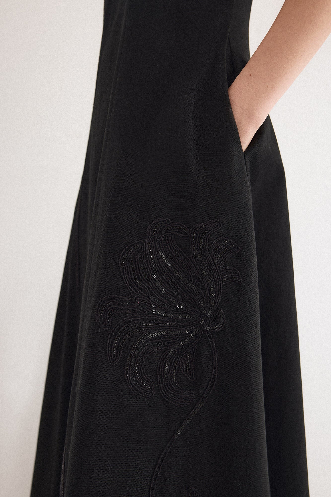 TFP by Tamara Falc&oacute; Floral embroidered dress Black