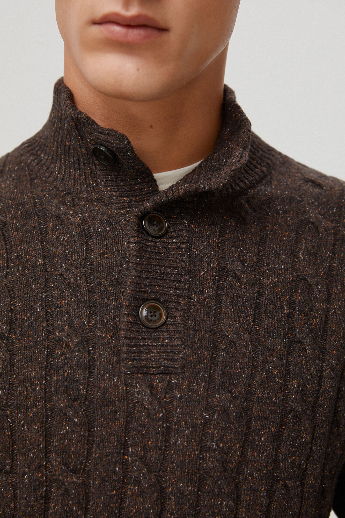 Pedro del Hierro Jersey cuello alto Marr&oacute;n