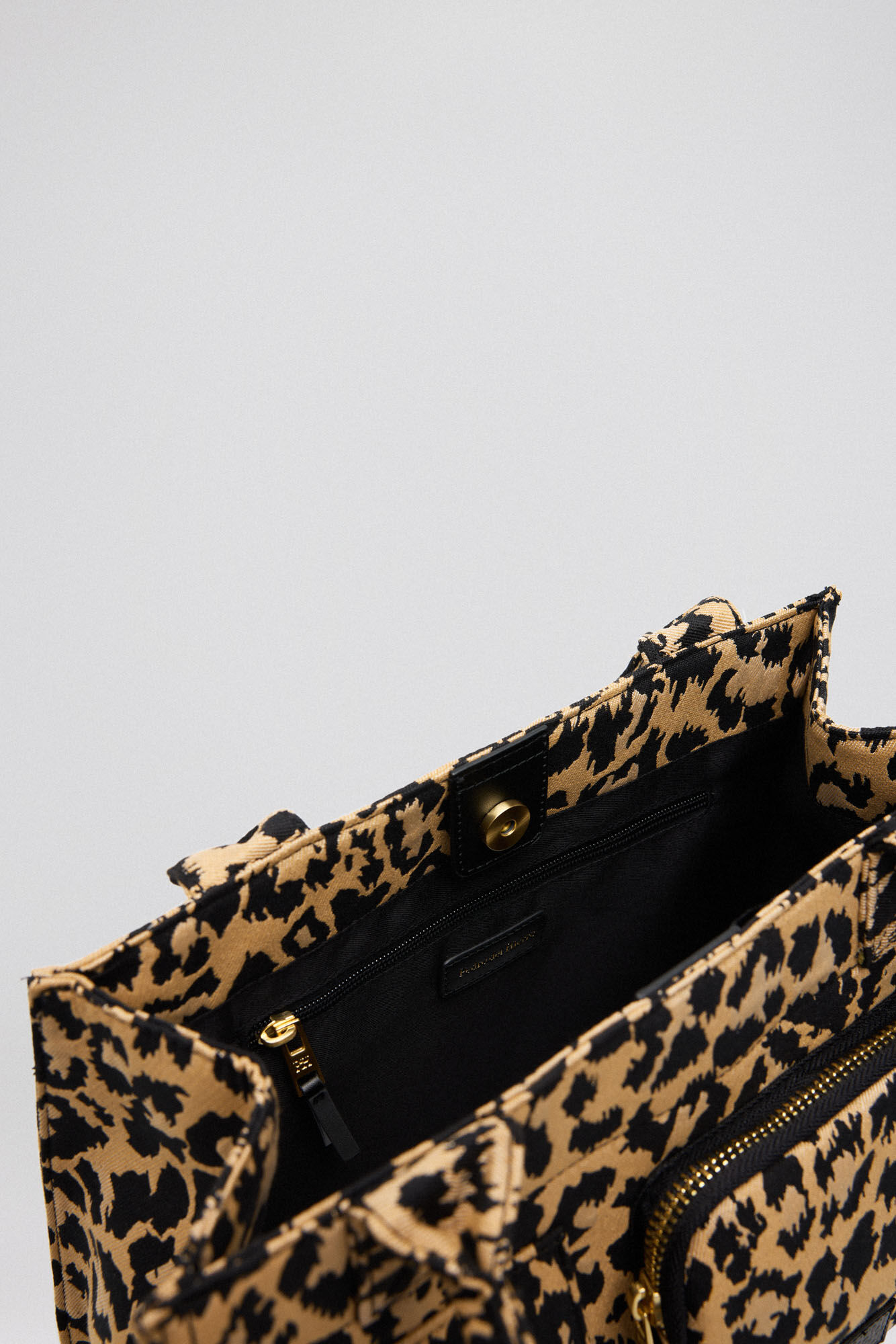 Pedro del Hierro Bolso tote animal print Marr&oacute;n