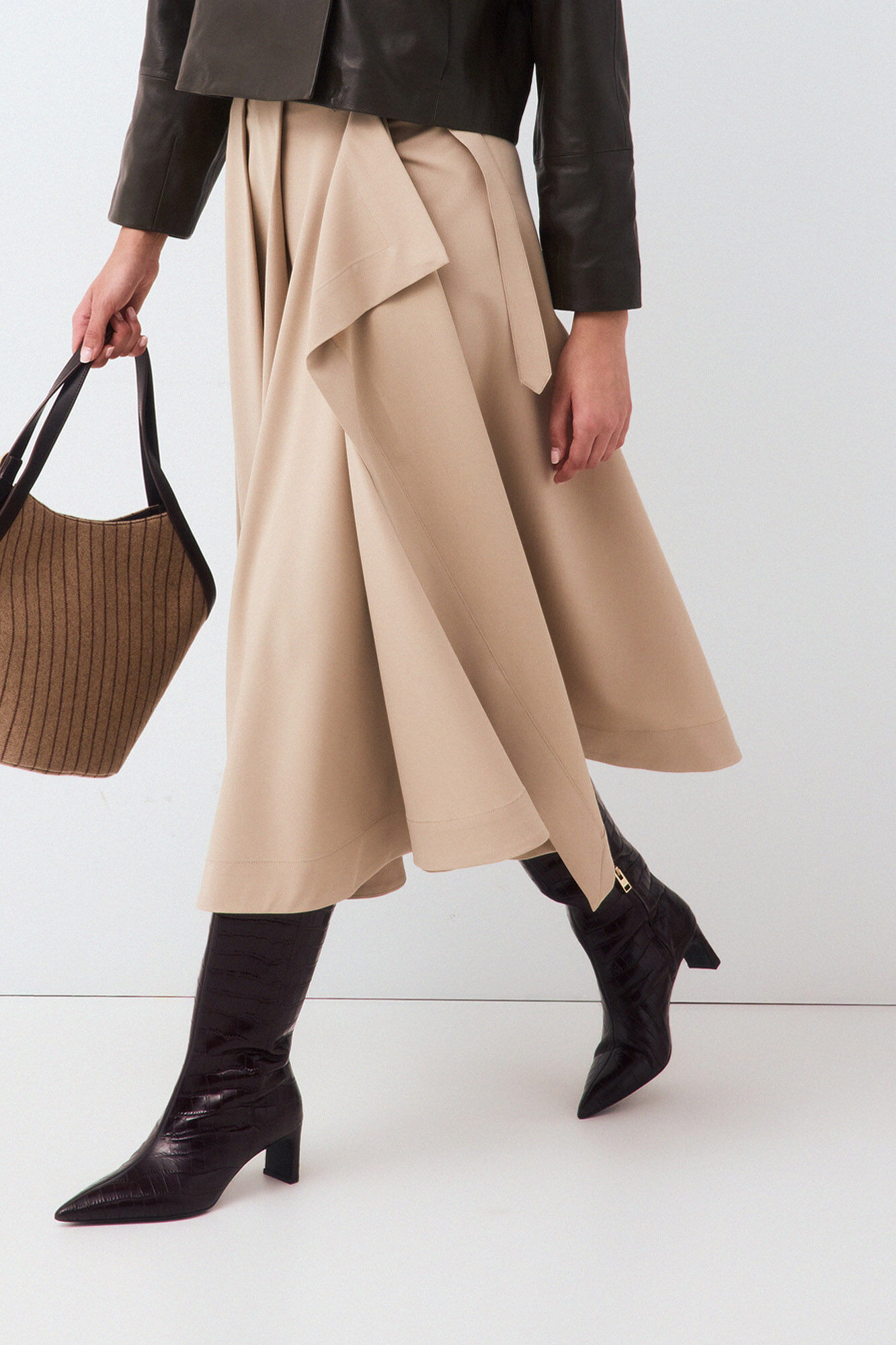 Pedro del Hierro Saia capa com detalhe de fivela Beige
