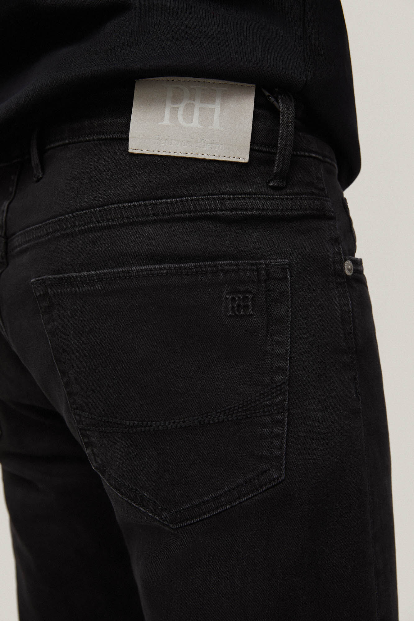 Pedro del Hierro Pantal&oacute;n vaquero regular s&uacute;per suave Negro