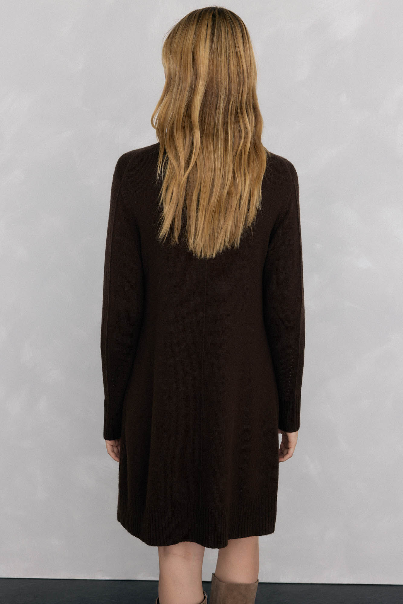 Pedro del Hierro Vestido de malha com costura central em l&atilde; Marrom